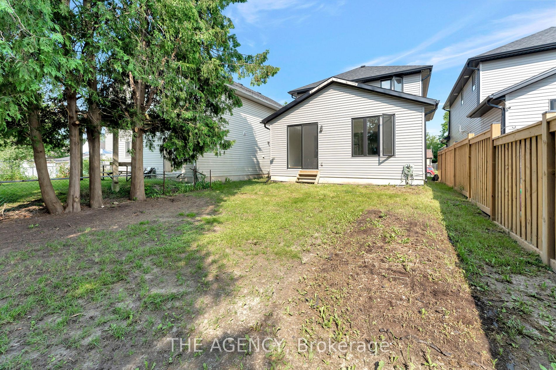 72 Balfour St