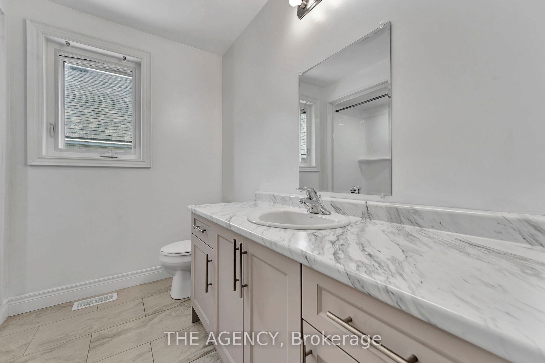 72 Balfour St