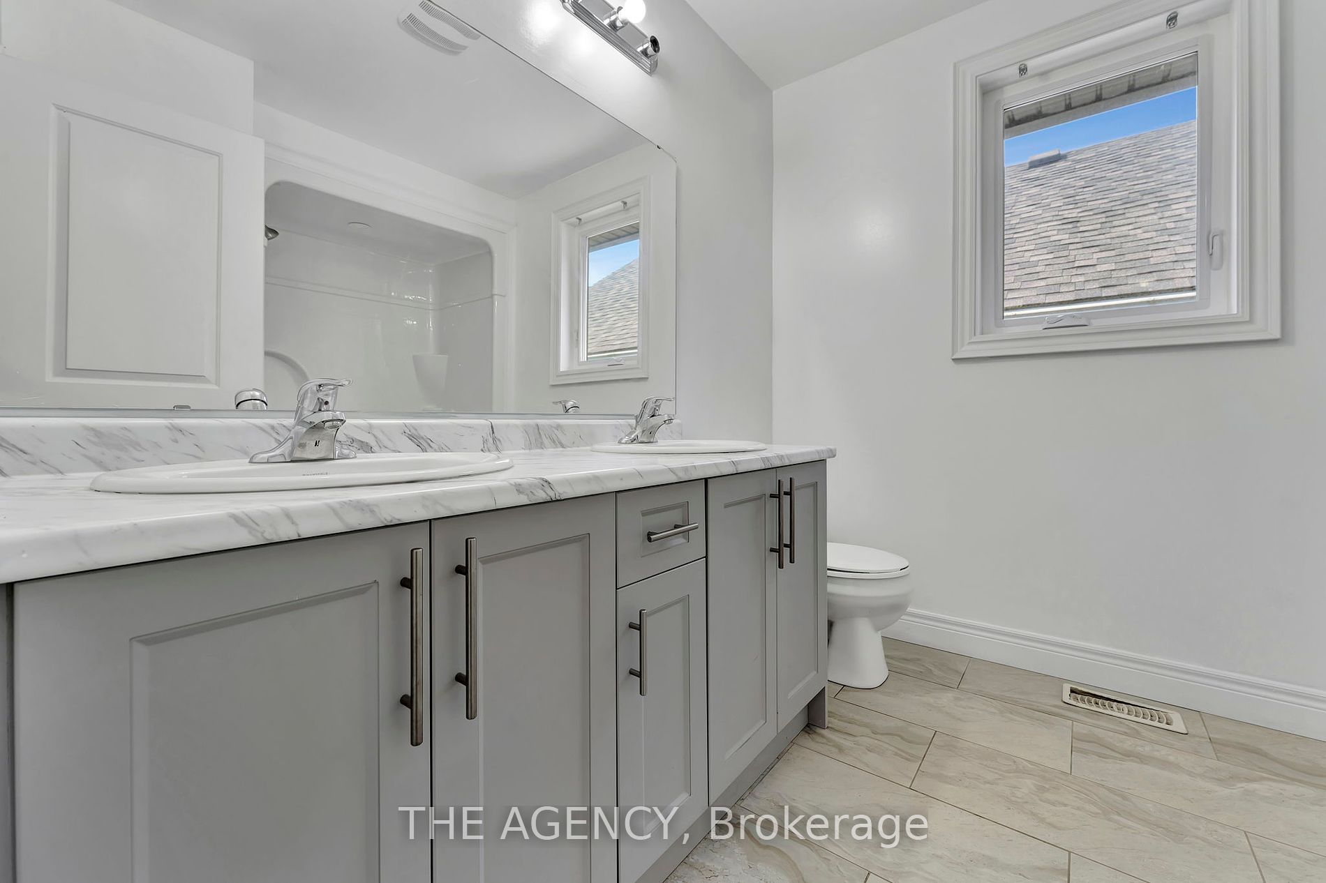 72 Balfour St
