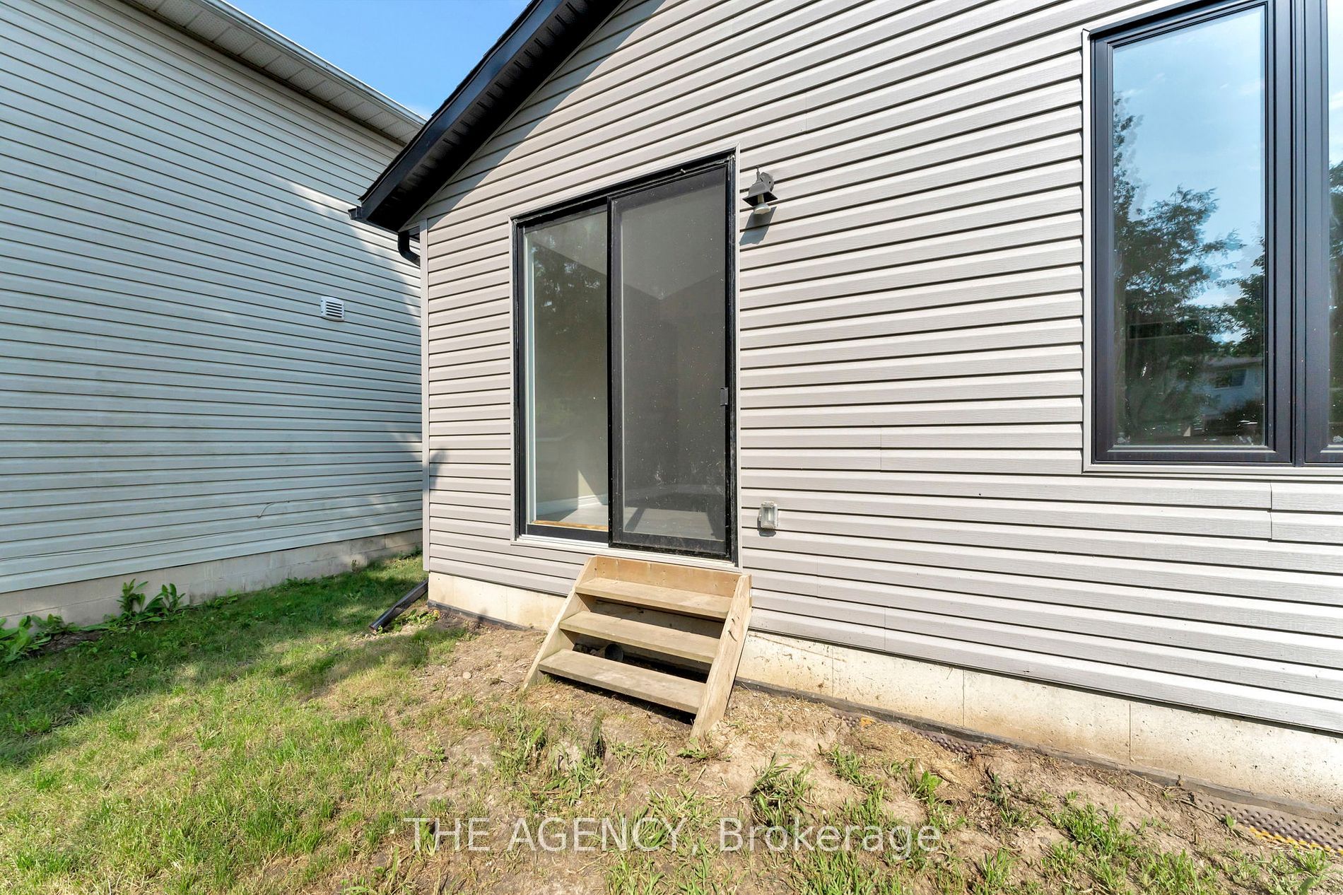 72 Balfour St
