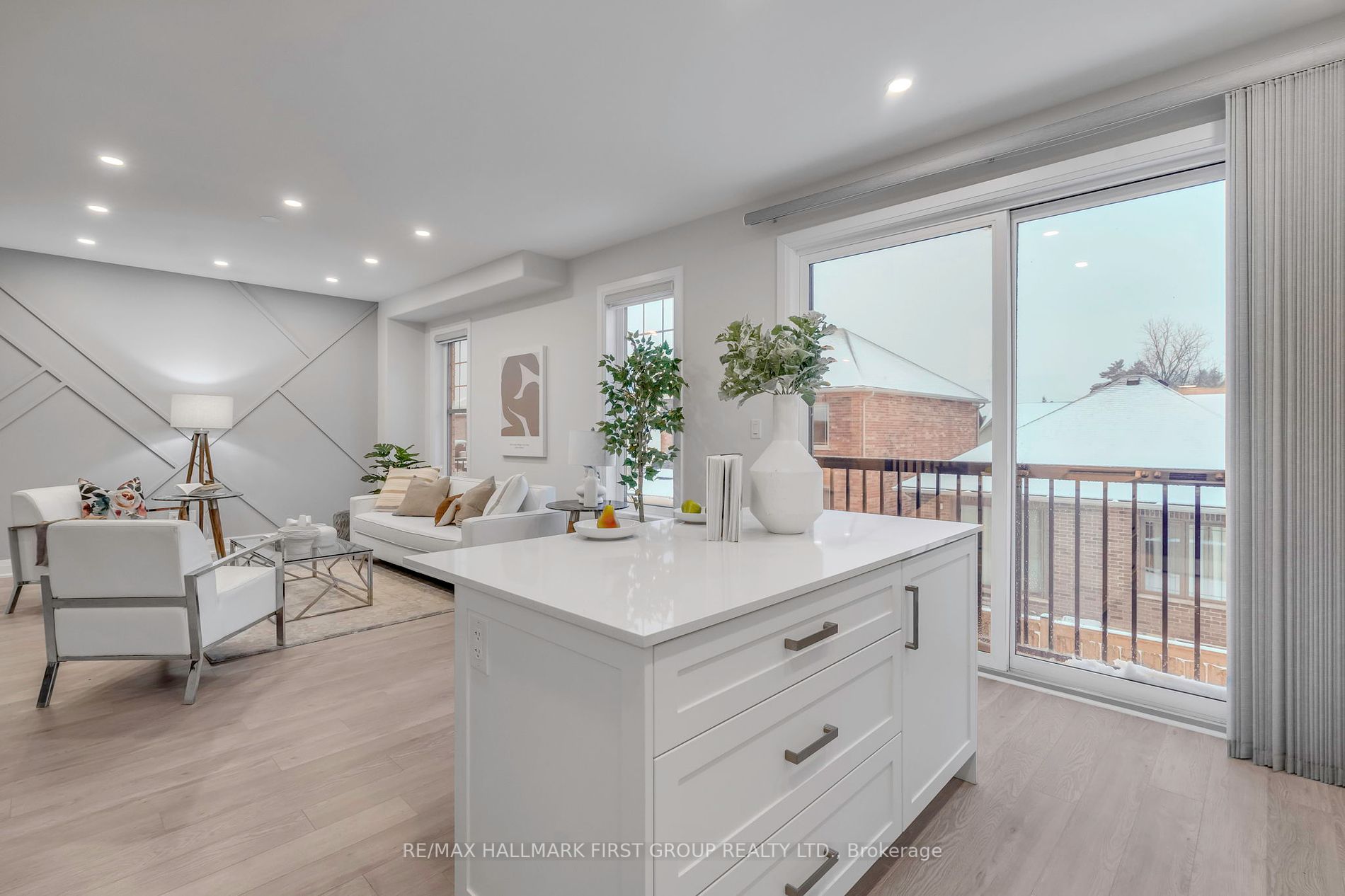12 Fairhurst St