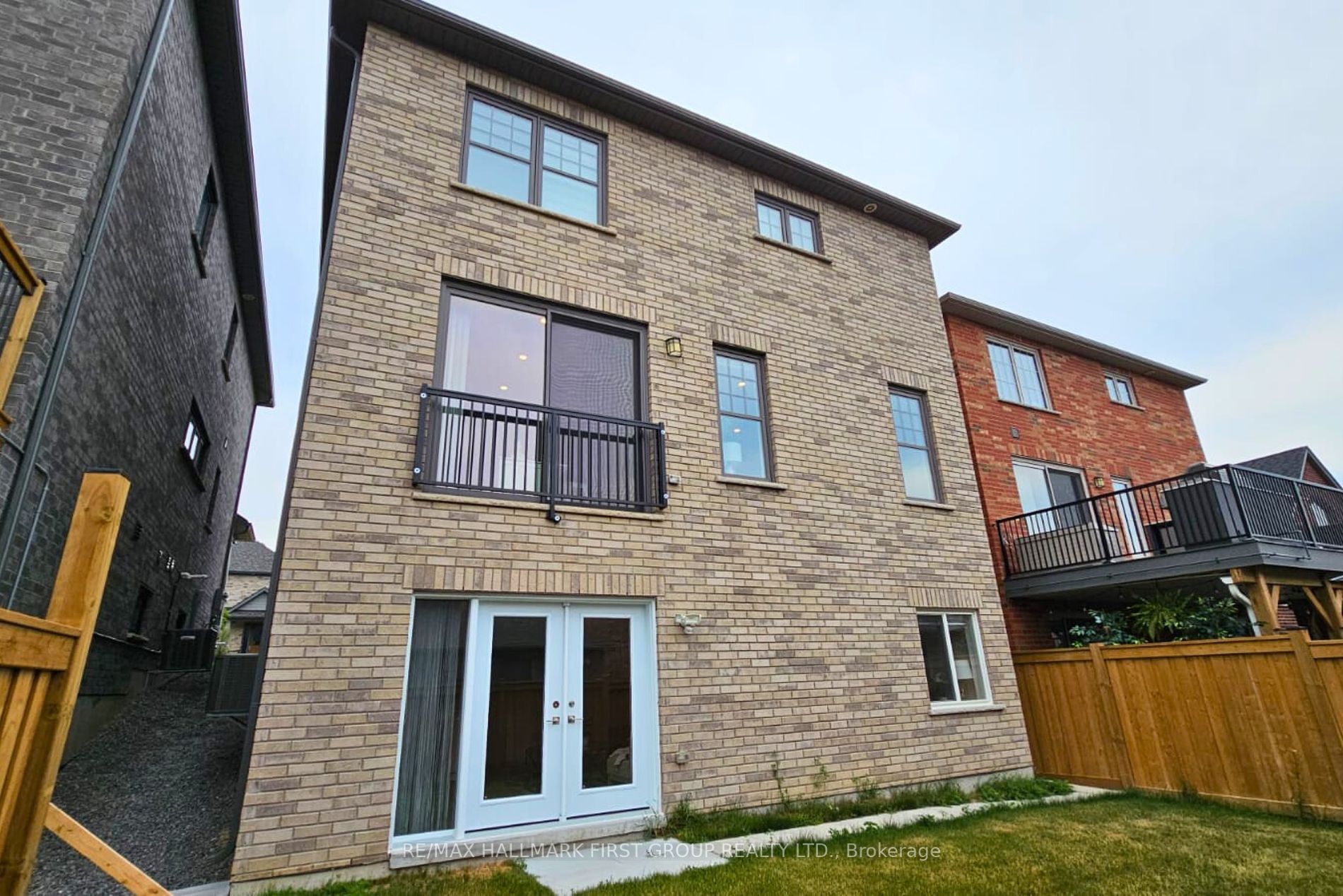 12 Fairhurst St