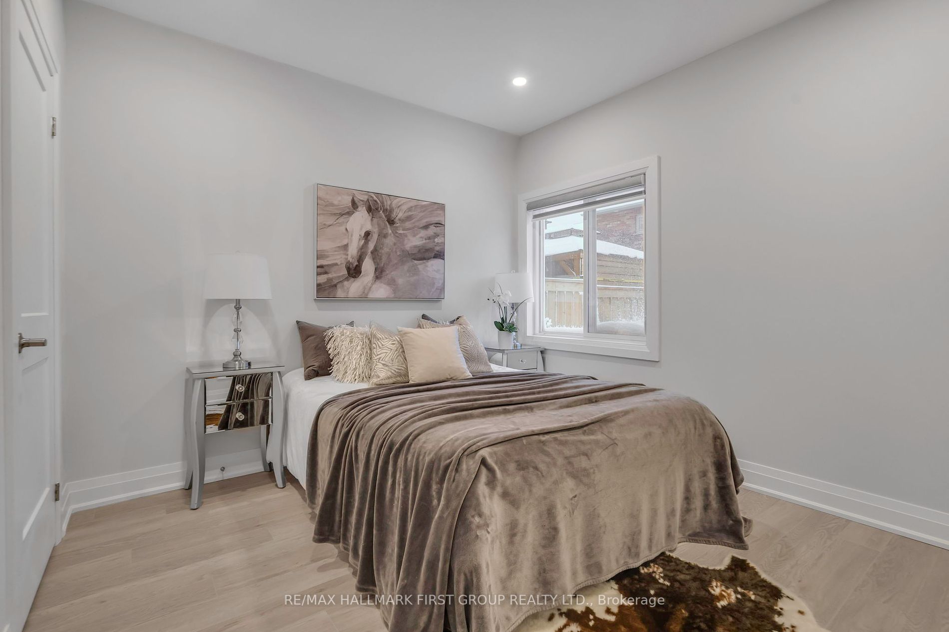 12 Fairhurst St
