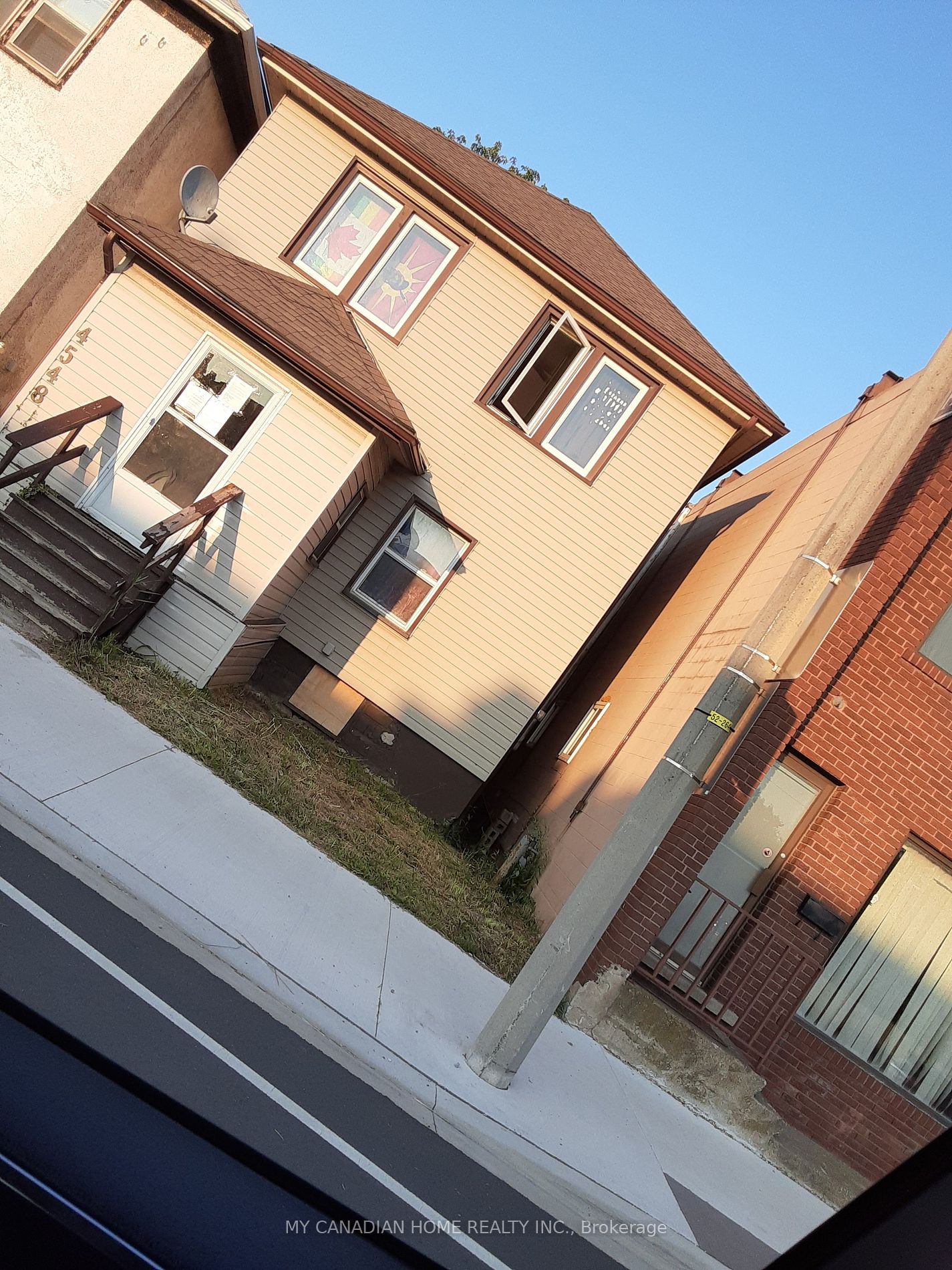 4548 Victoria Avenue