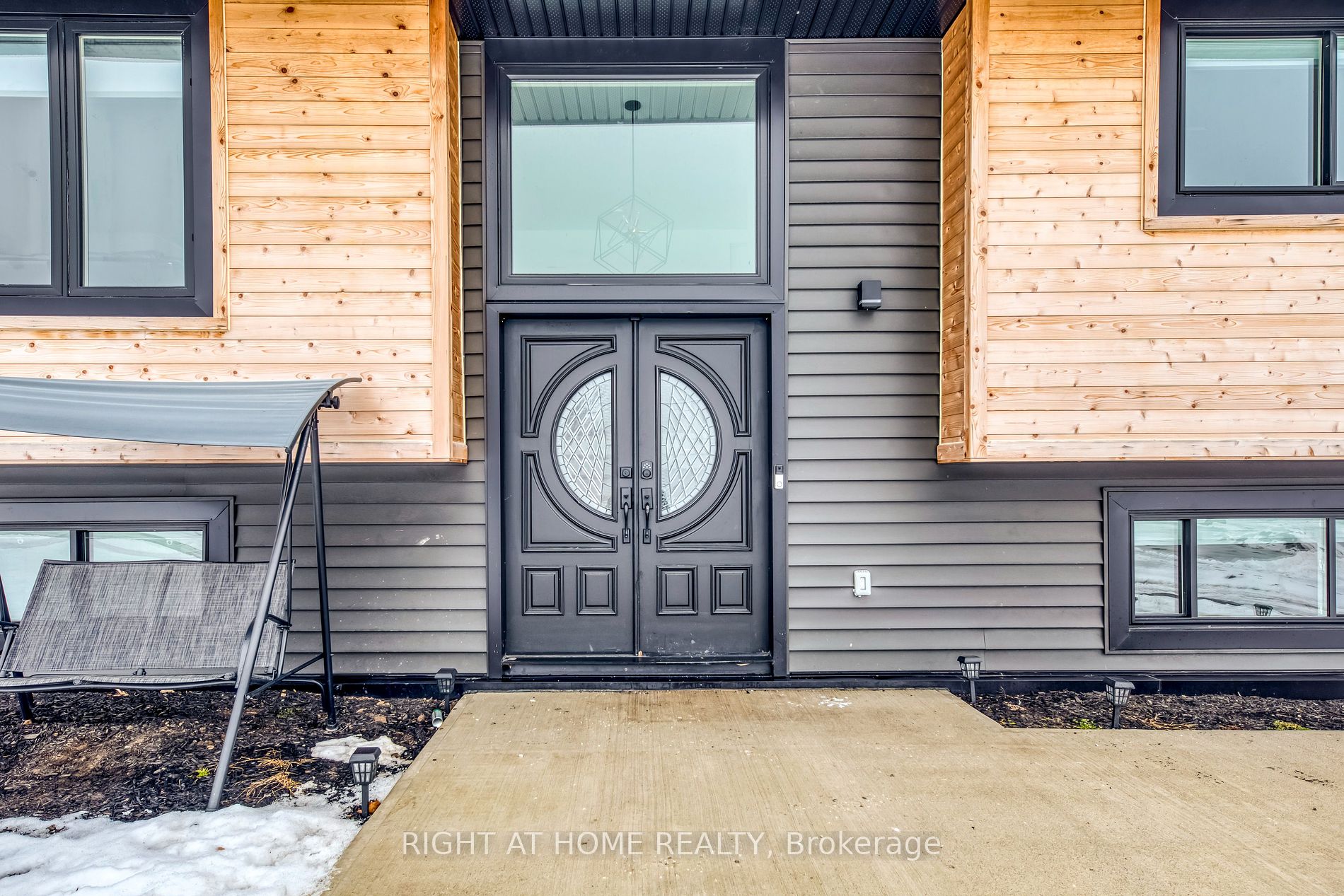 146 7th Concession Rd E