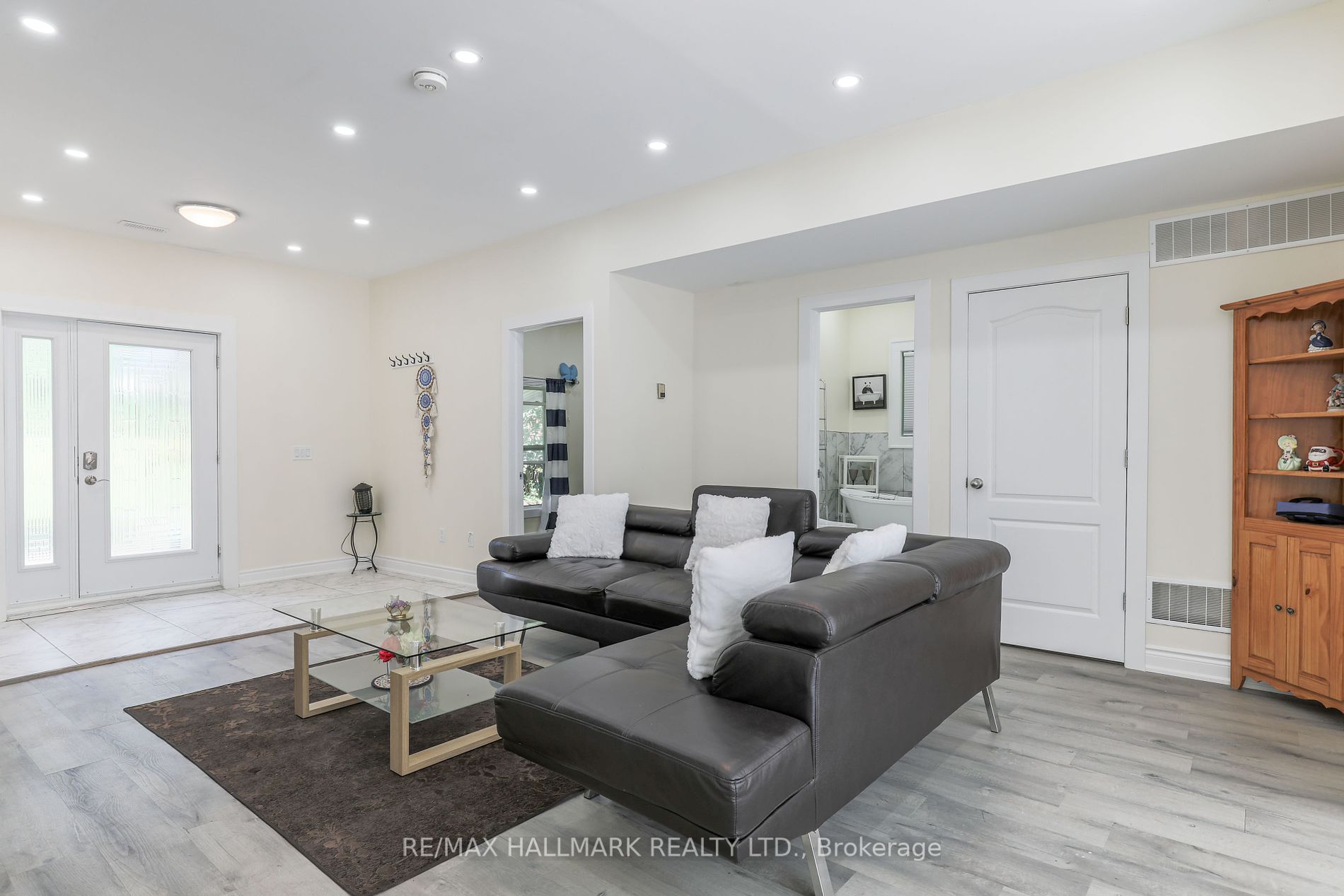 21 Shirley Anne Drive S