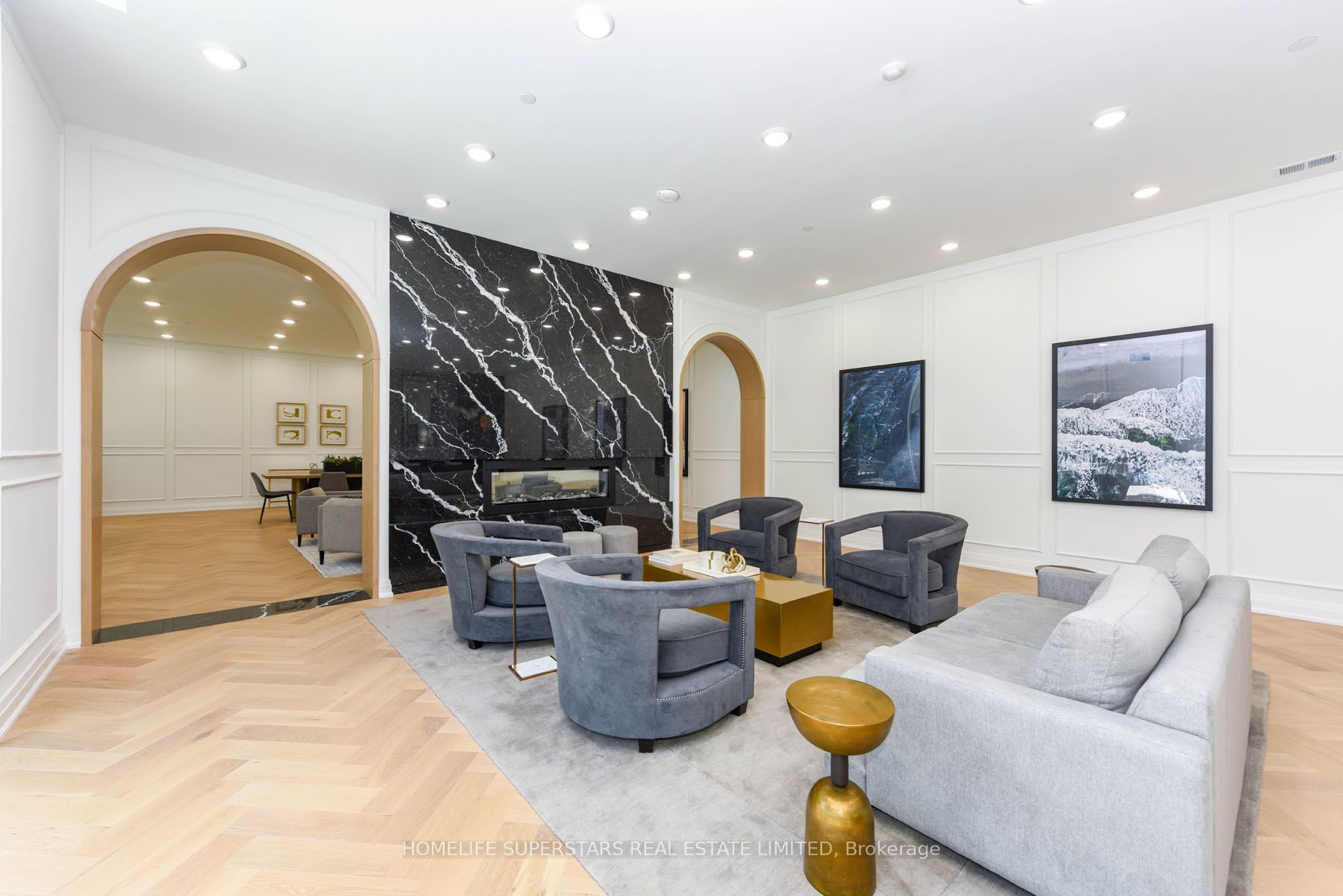 71 Wyndham Street S #403