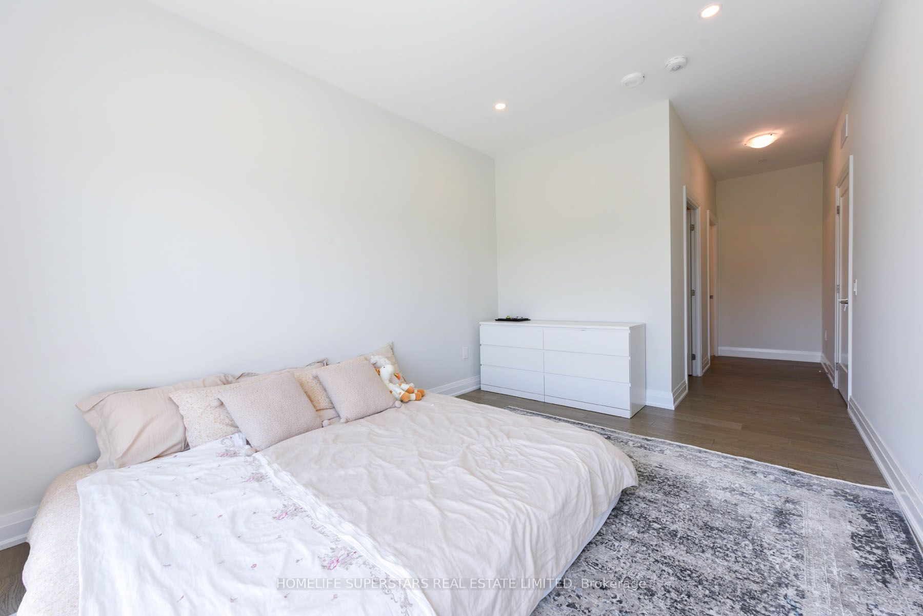71 Wyndham Street S #403