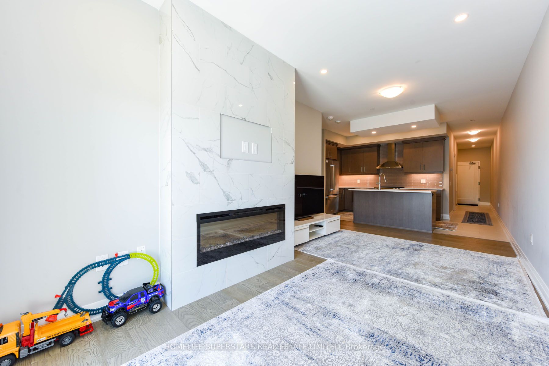 71 Wyndham Street S #403
