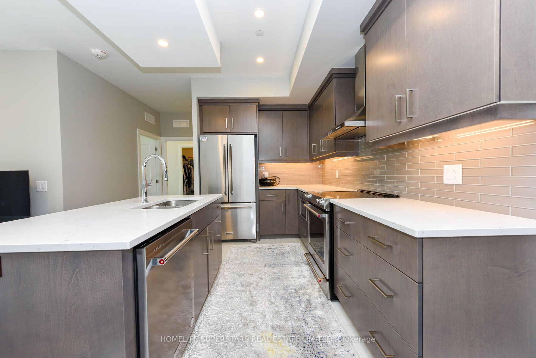 71 Wyndham Street S #403
