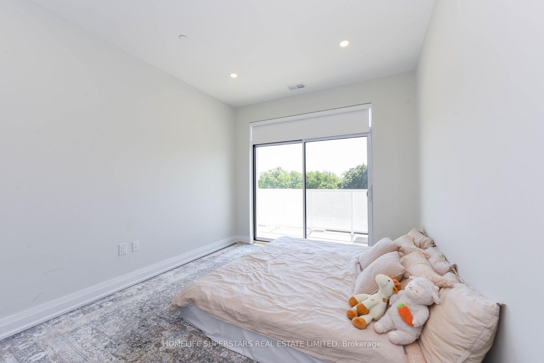 71 Wyndham Street S #403