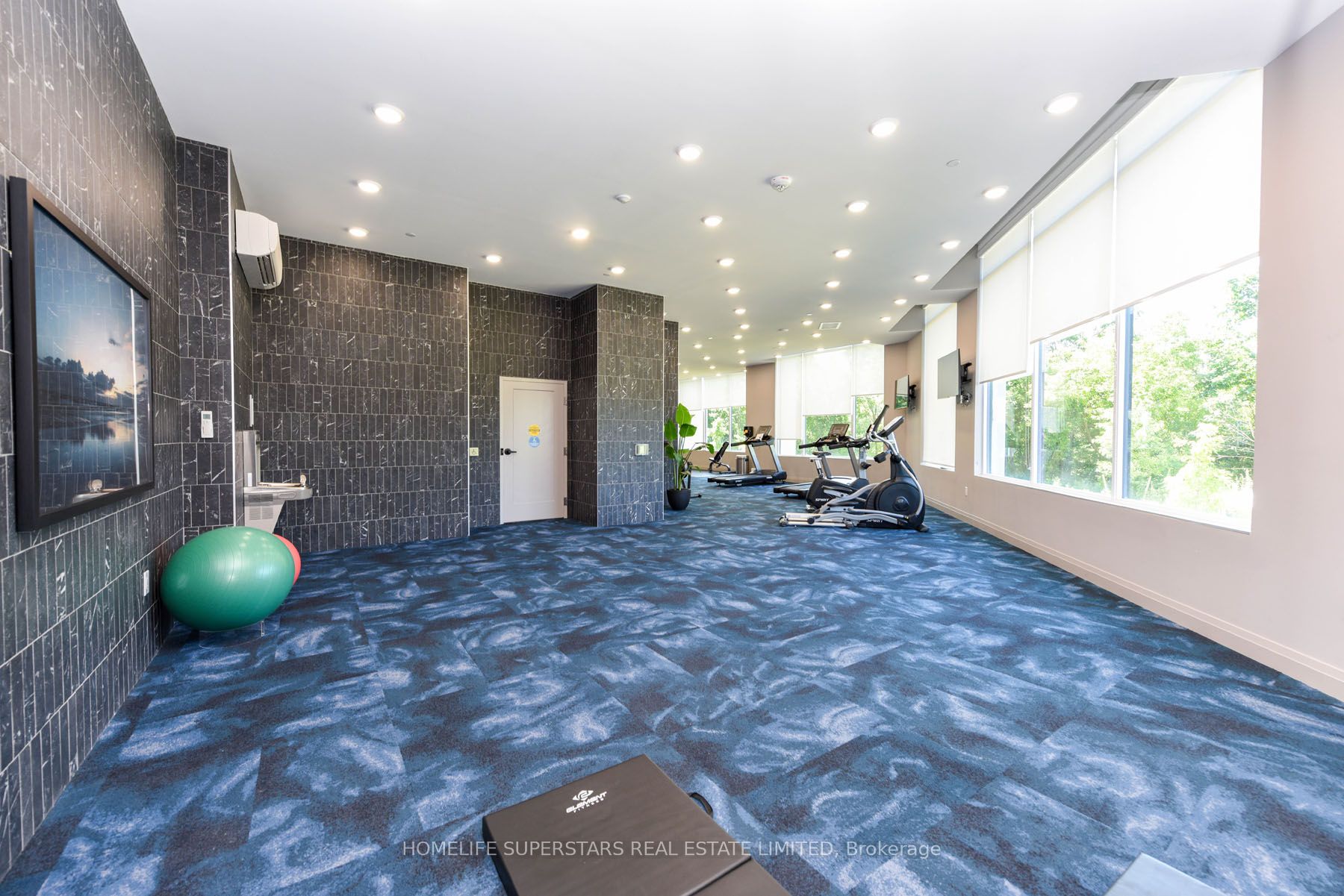 71 Wyndham Street S #403