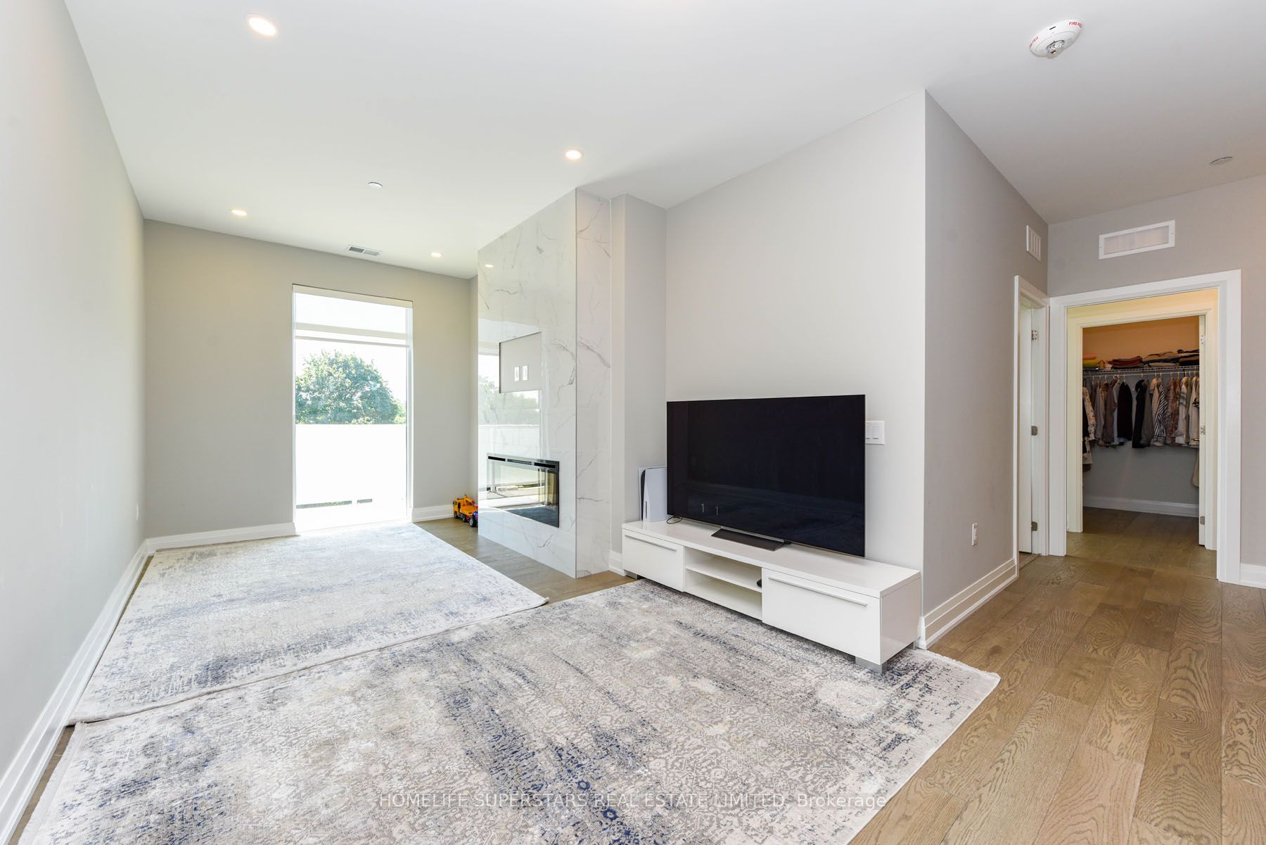 71 Wyndham Street S #403