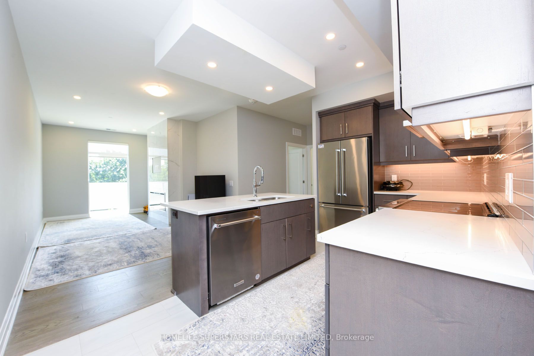 71 Wyndham Street S #403