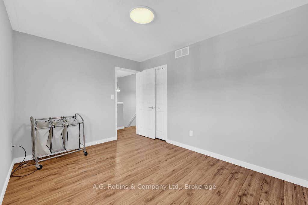 5 Longview Dr