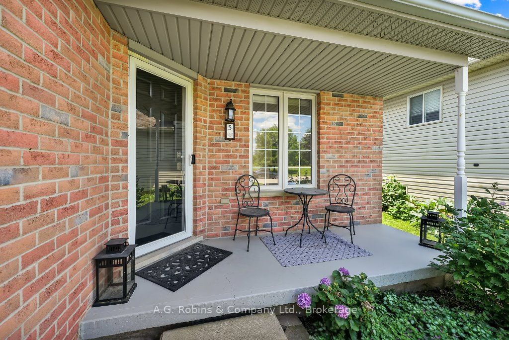 5 Longview Dr