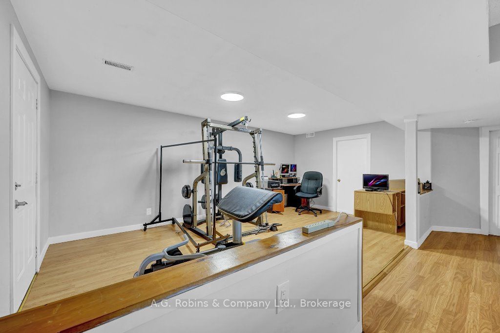 5 Longview Dr