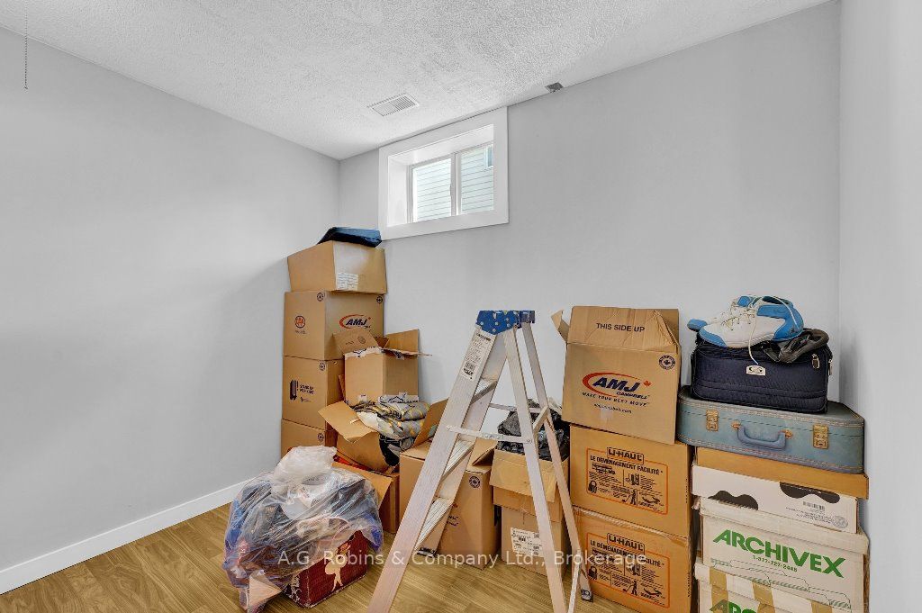 5 Longview Dr