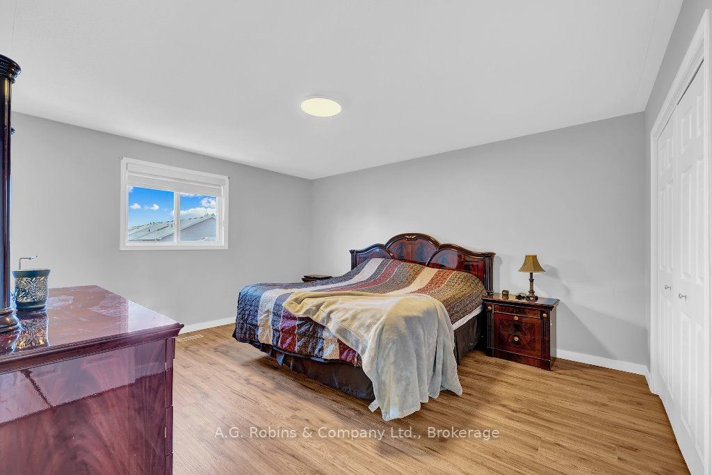 5 Longview Dr