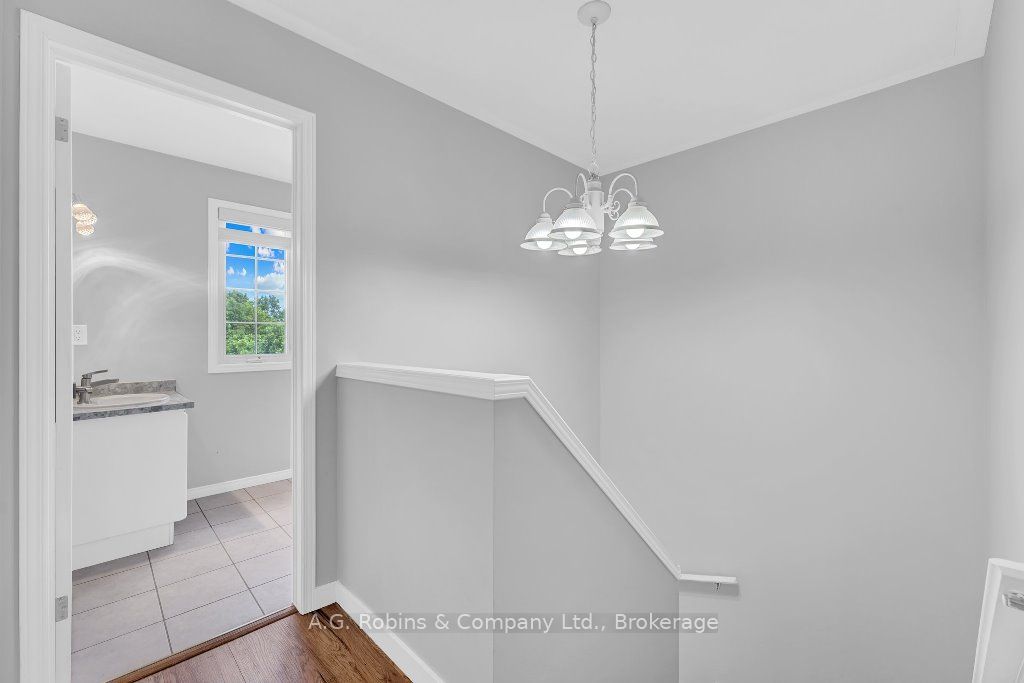 5 Longview Dr
