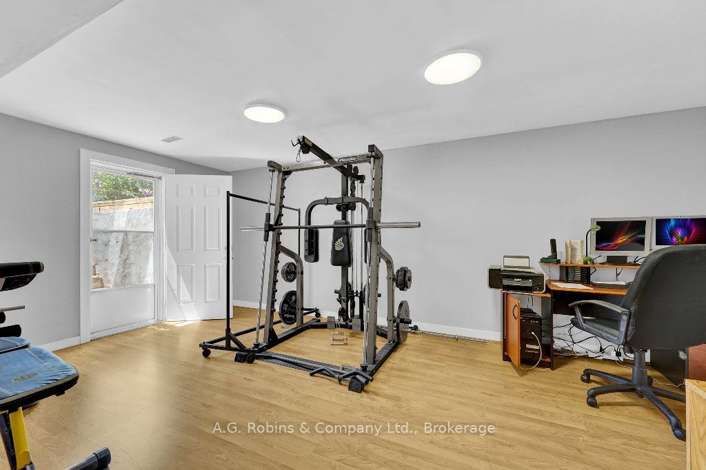 5 Longview Dr