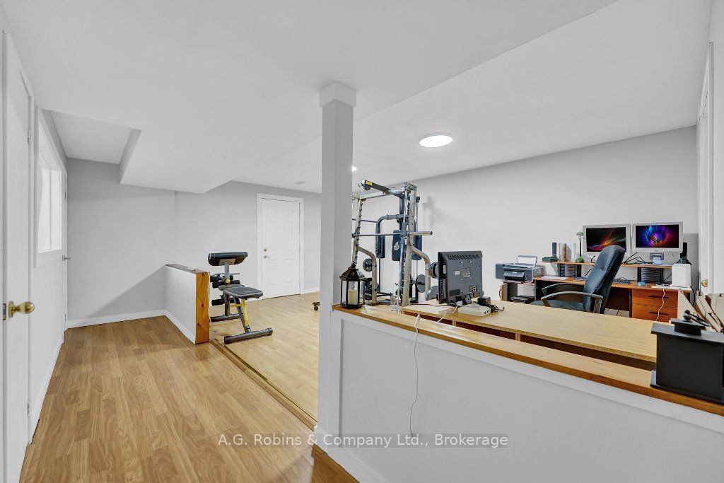 5 Longview Dr