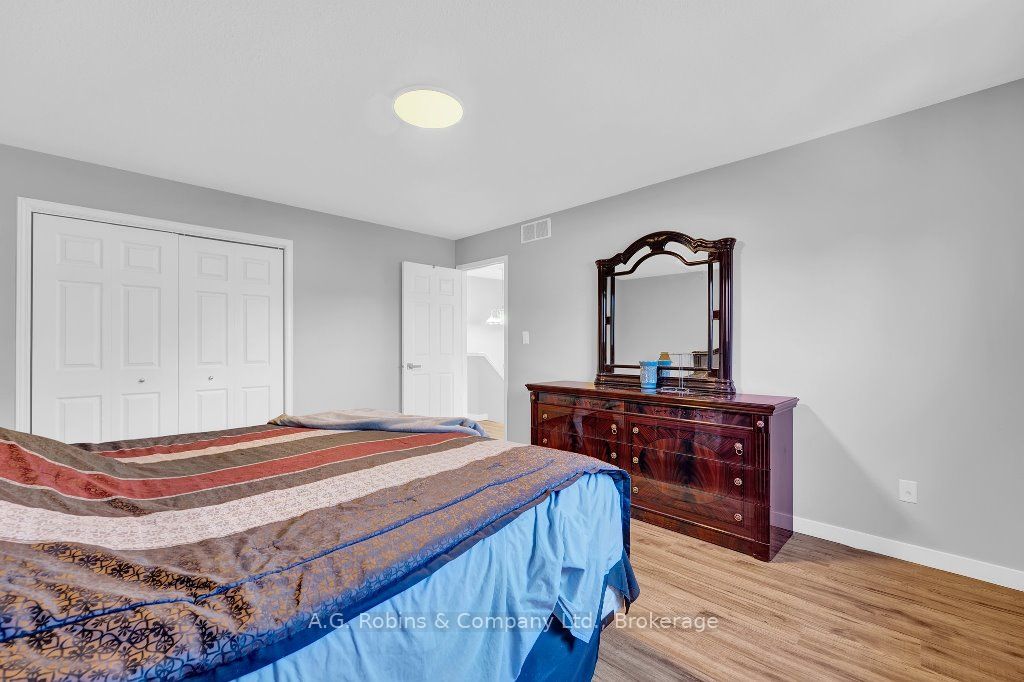 5 Longview Dr