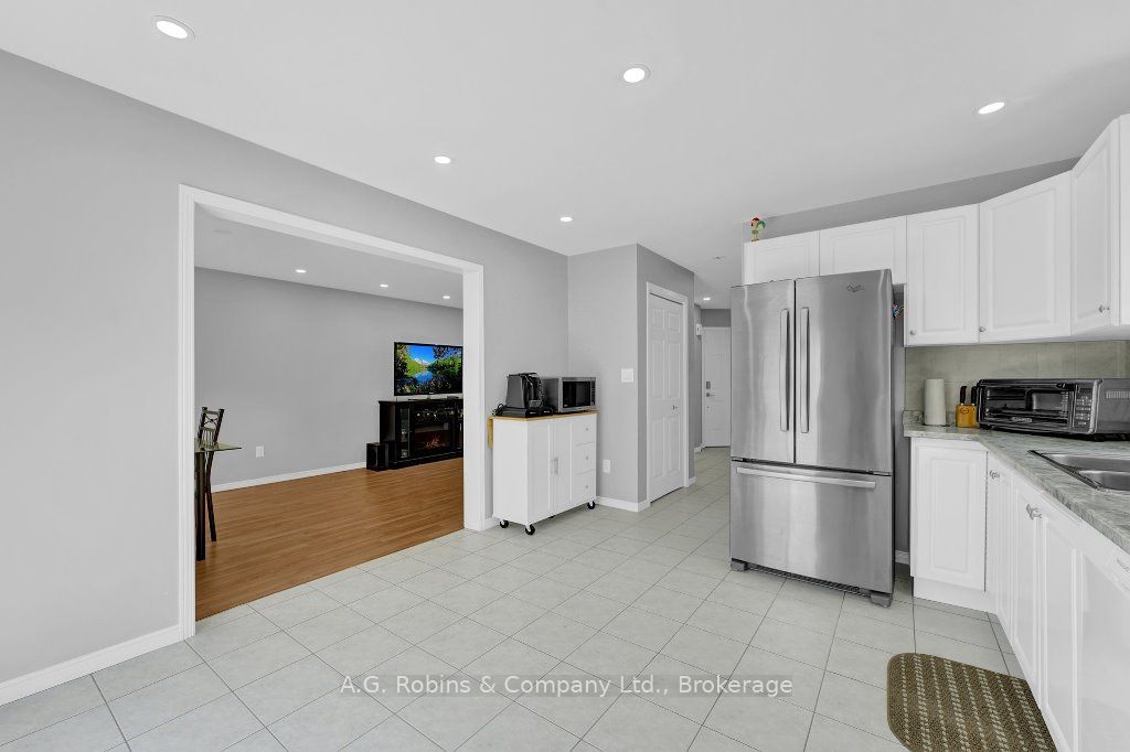 5 Longview Dr