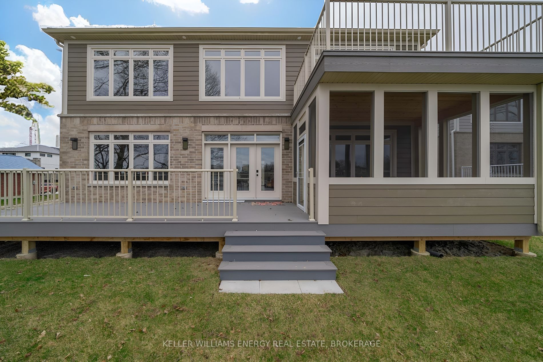 125 Villeneuve Dr