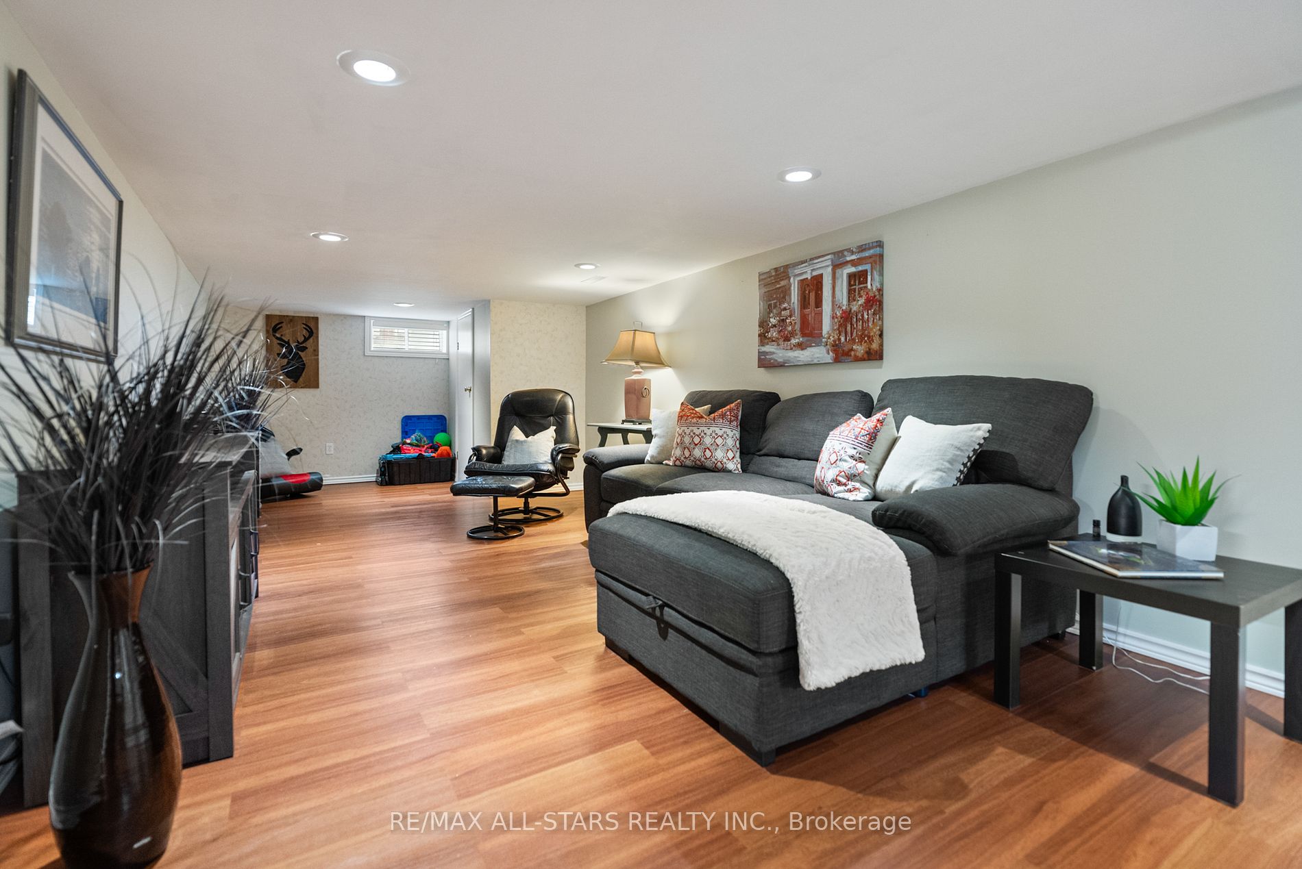 11 Perry St