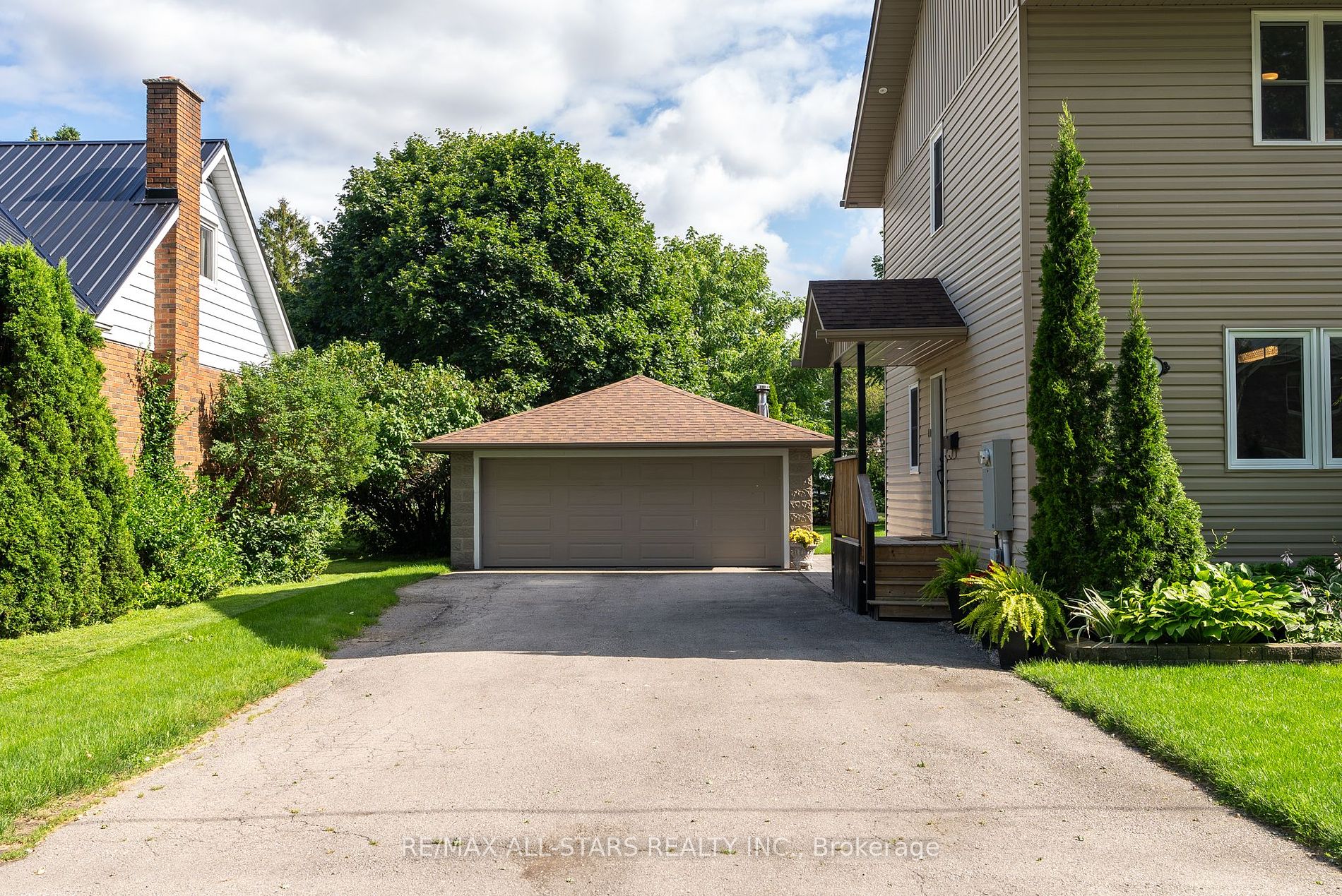 11 Perry St