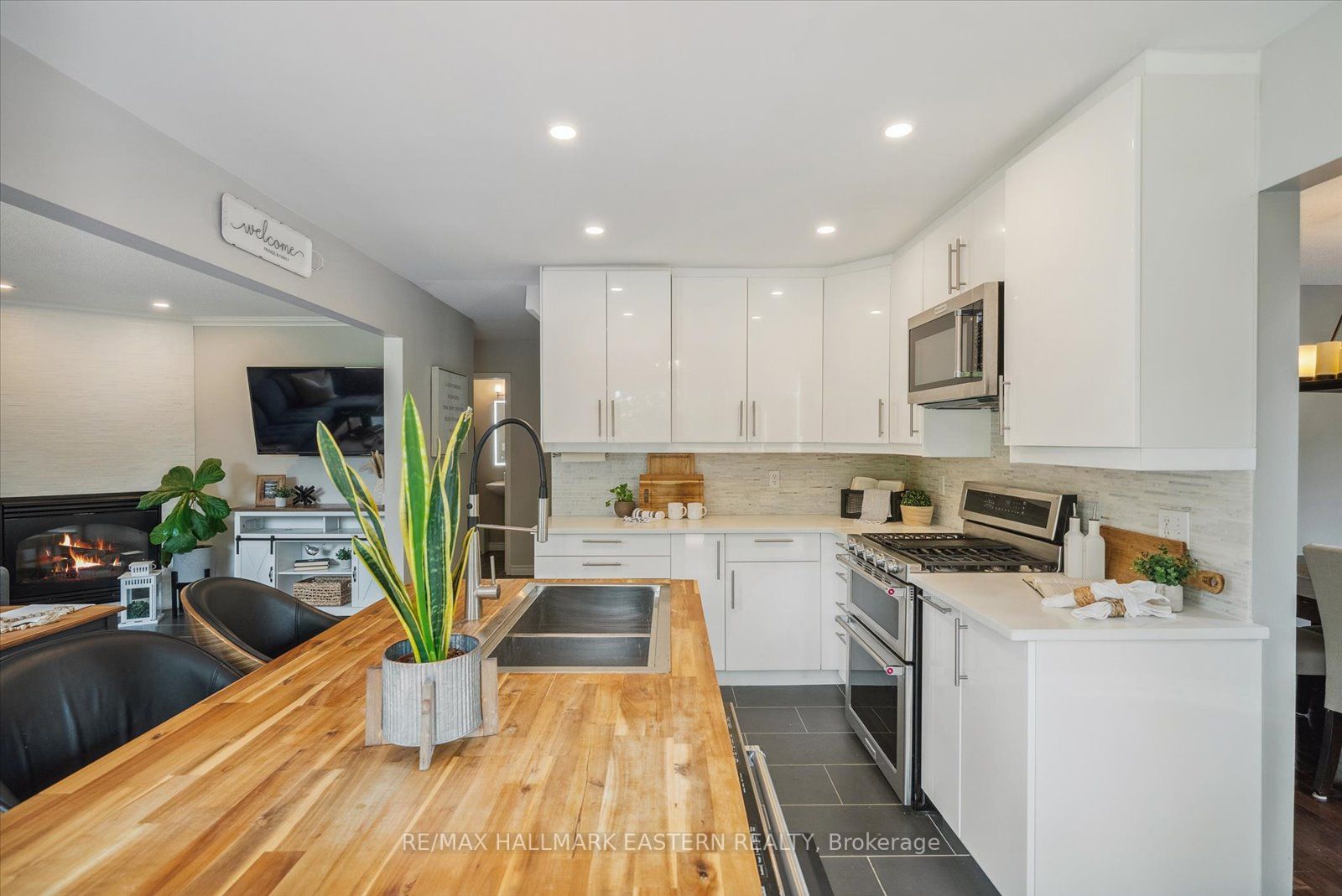 1316 SCOLLARD Drive