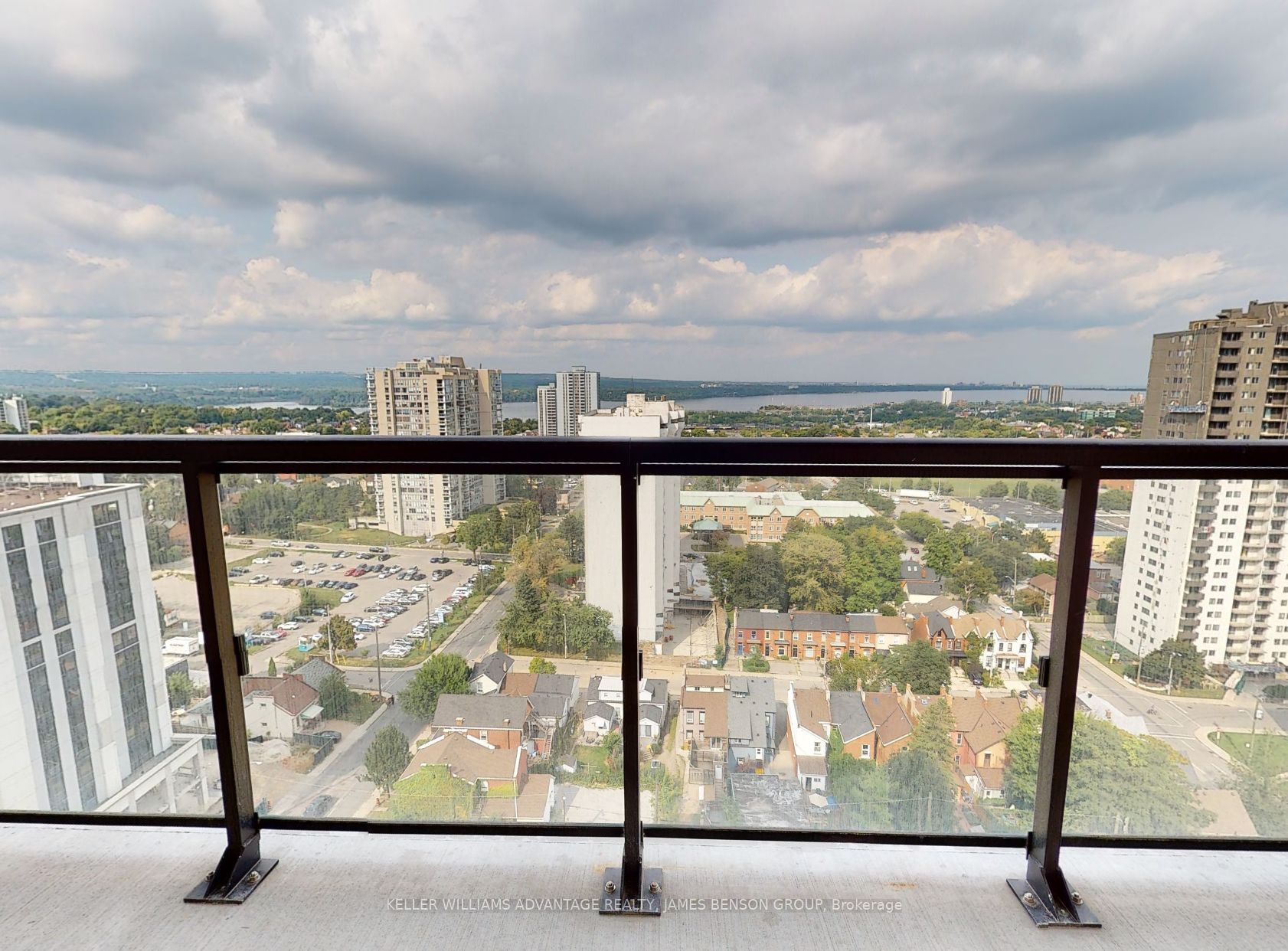 15 Queen St S, #1611