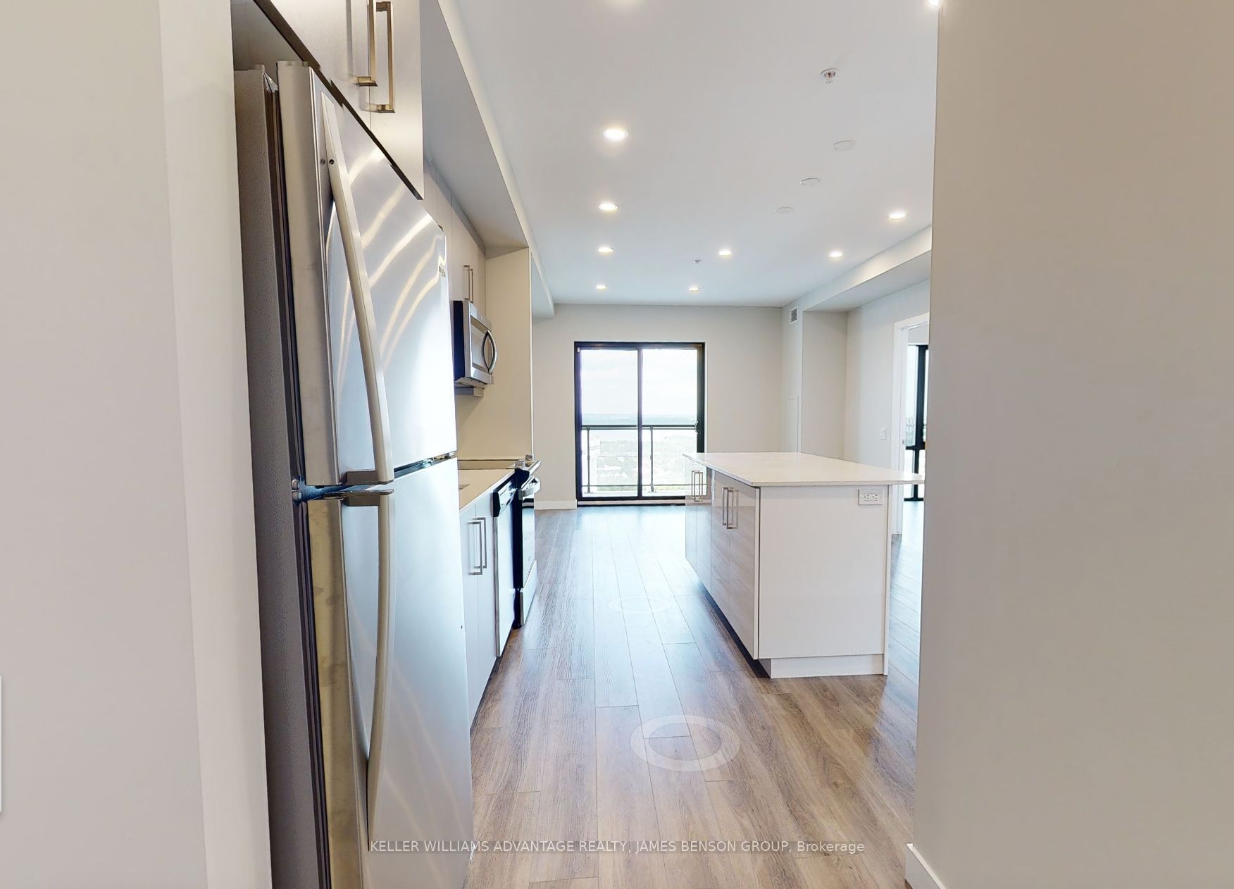 15 Queen St S, #1611