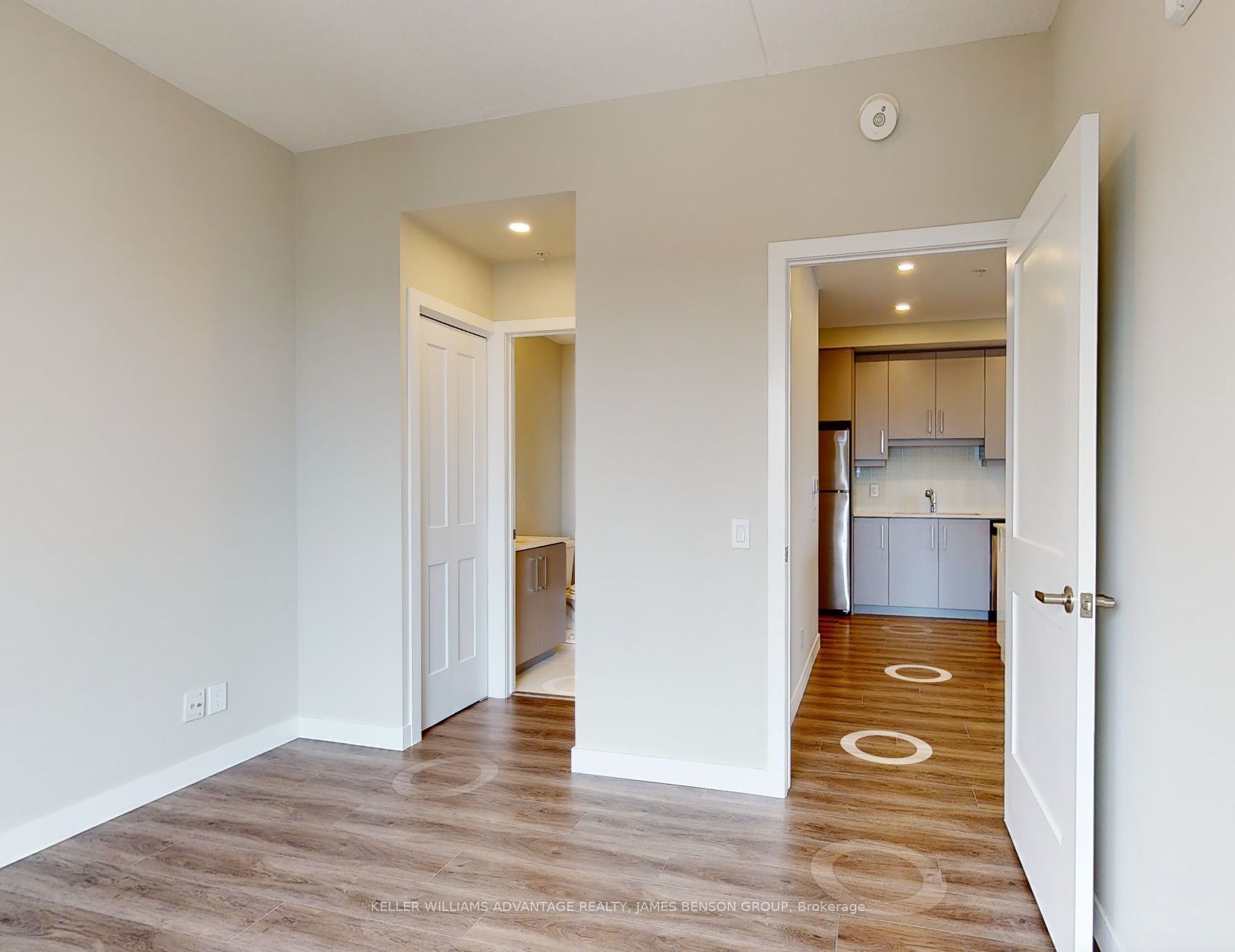 15 Queen St S, #1611