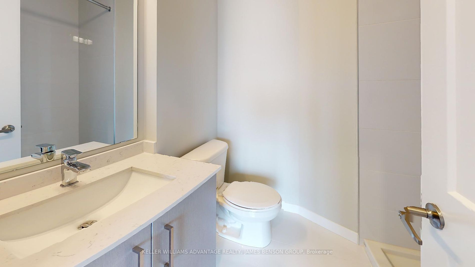 15 Queen St S, #1611
