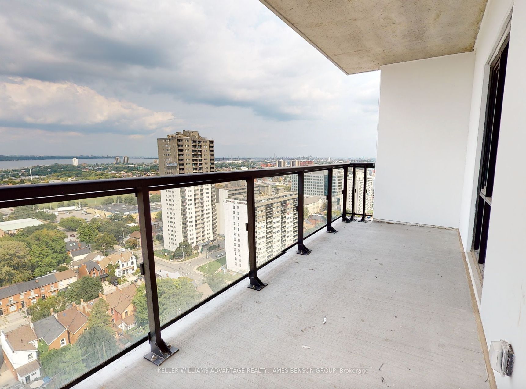 15 Queen St S, #1611