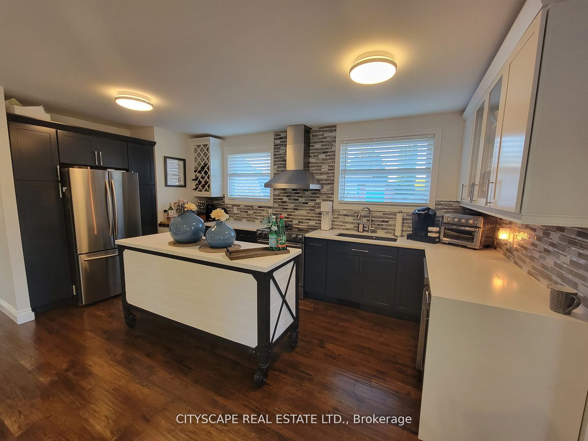 891 Curtis Cres