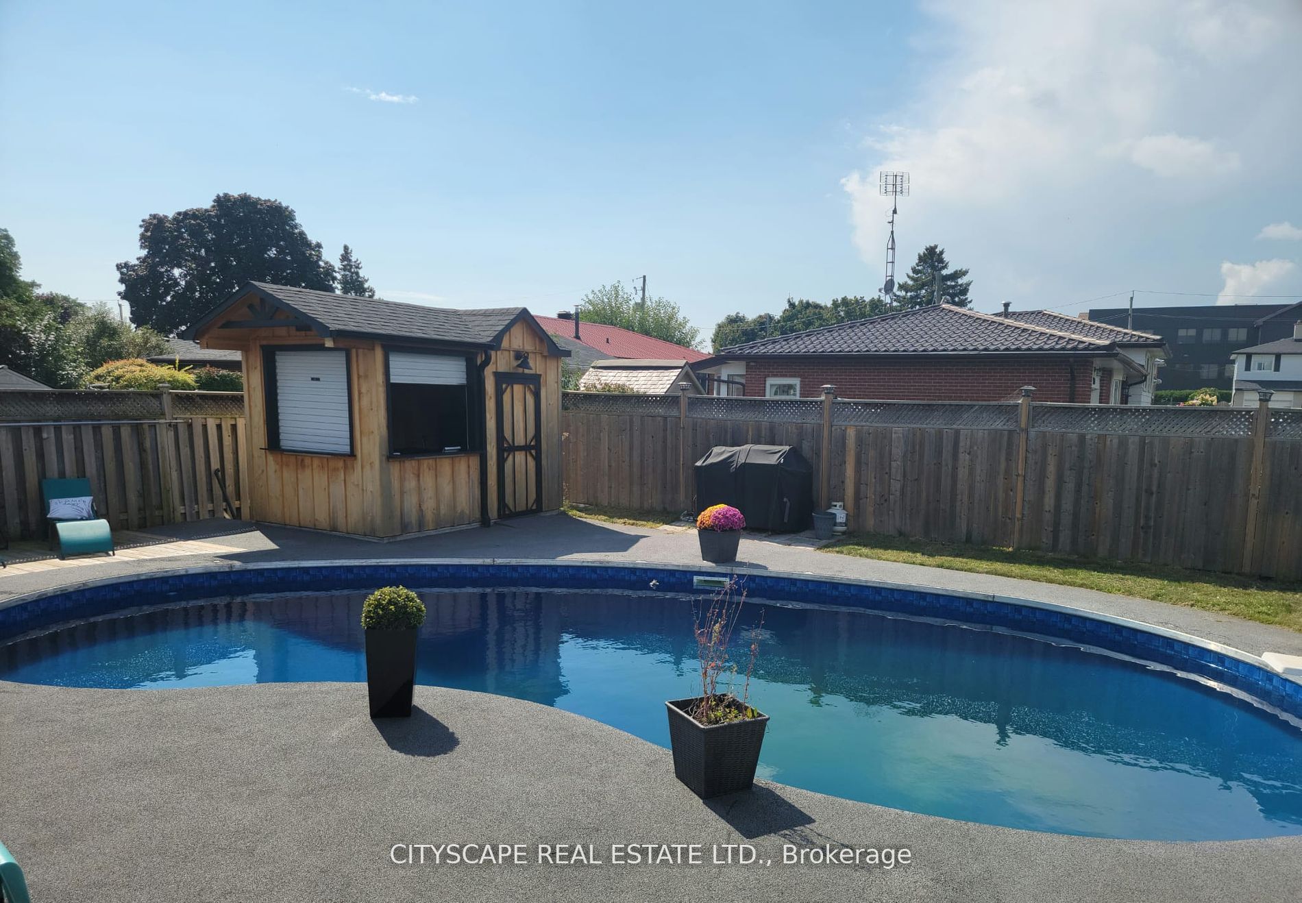 891 Curtis Cres
