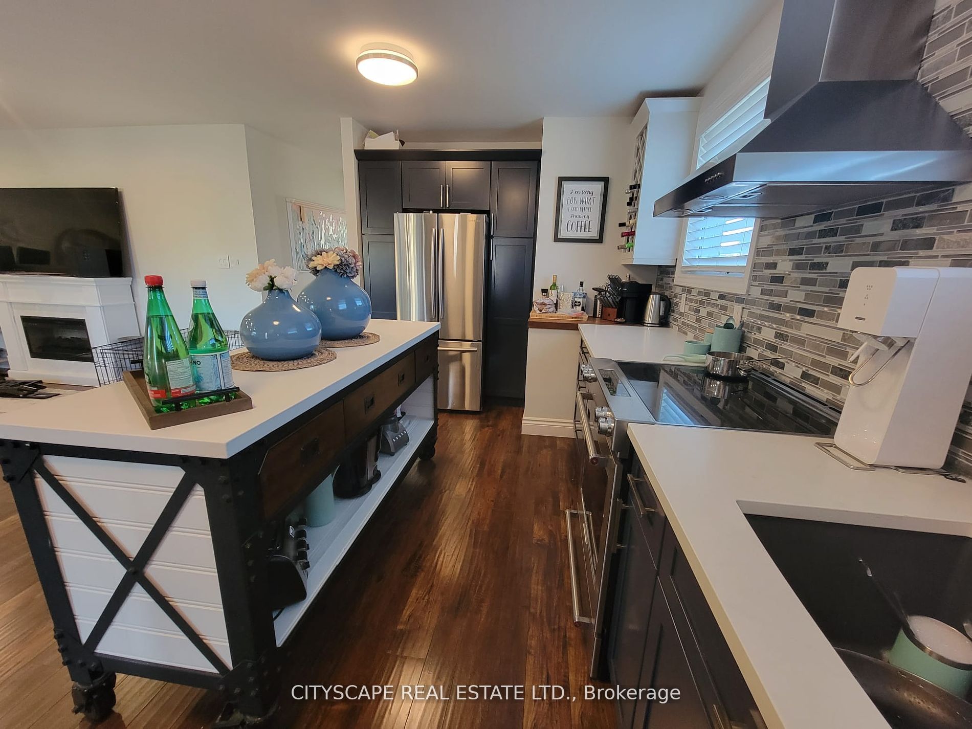 891 Curtis Cres