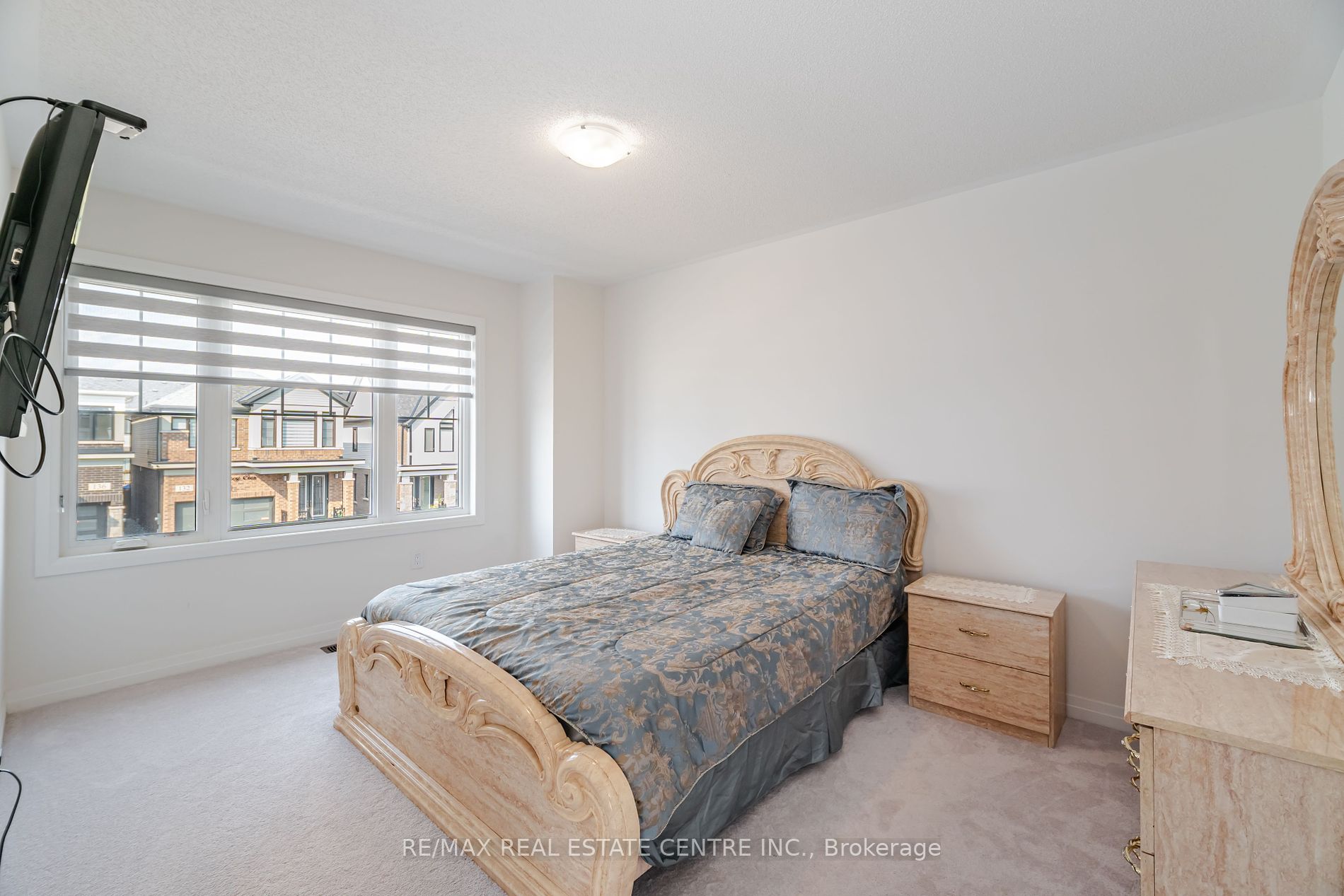 135 Fairey Crescent