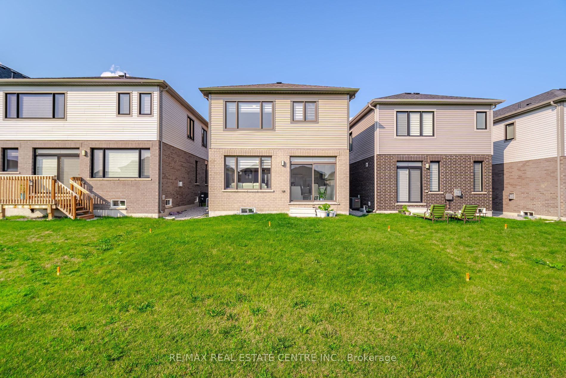 135 Fairey Crescent