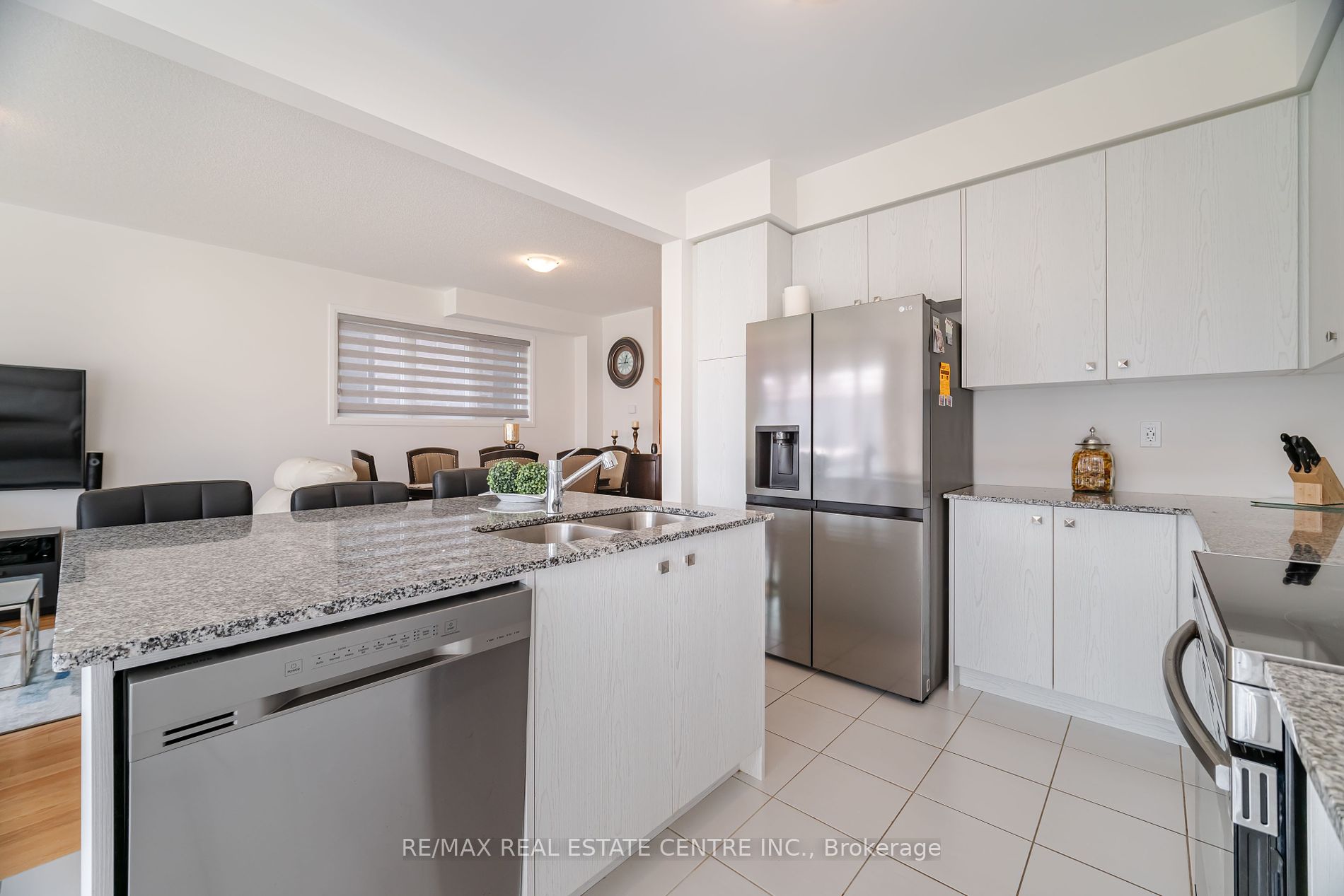 135 Fairey Crescent
