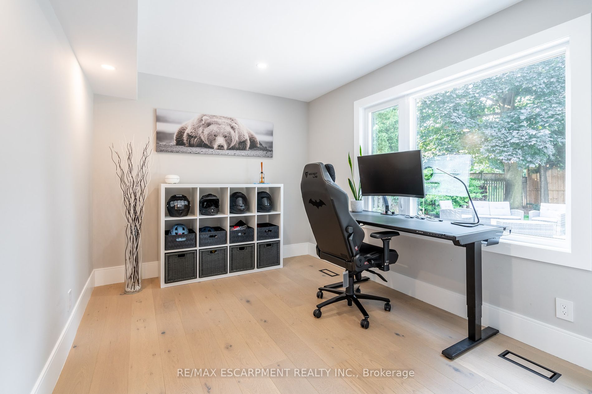 675 Scenic Dr