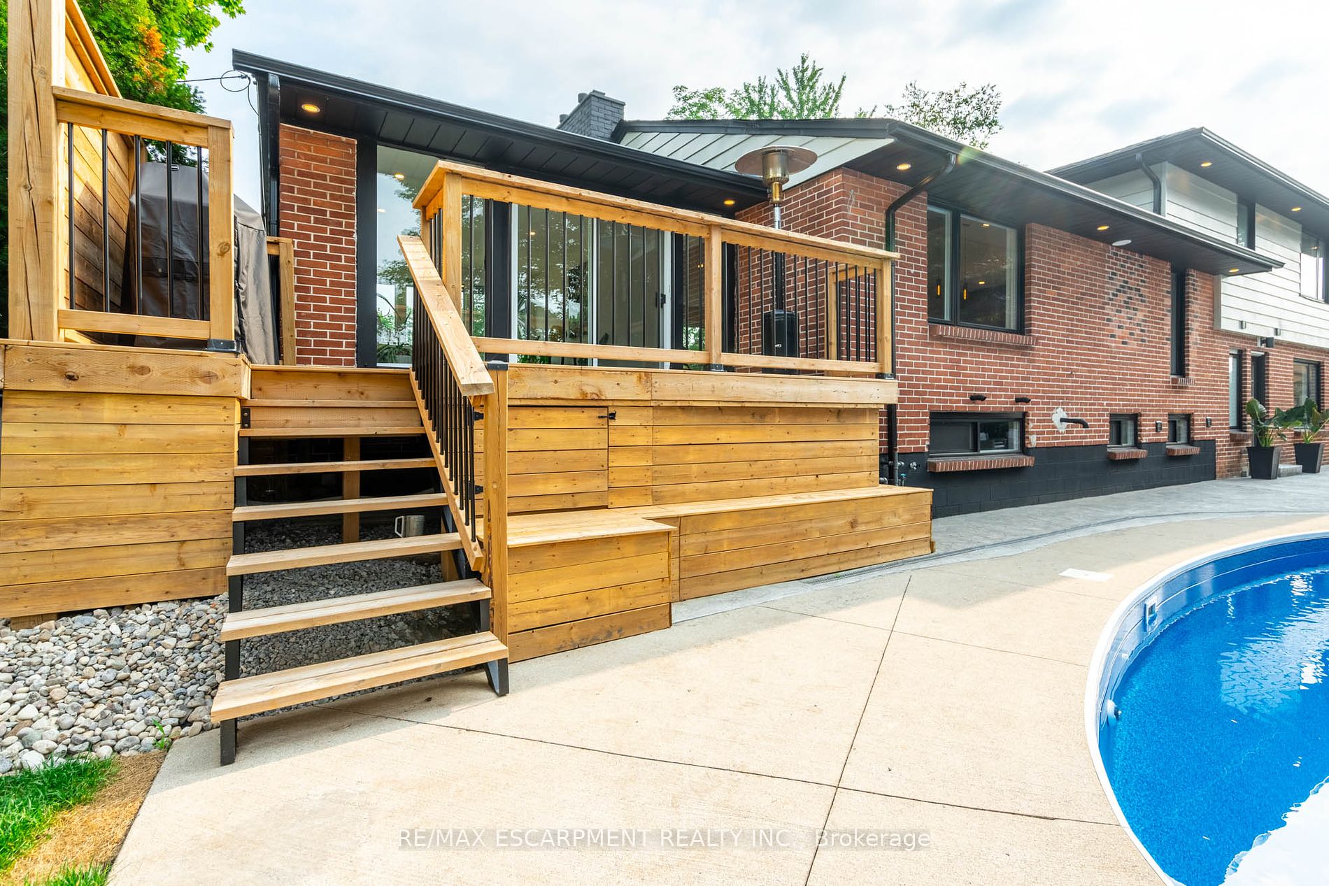 675 Scenic Dr