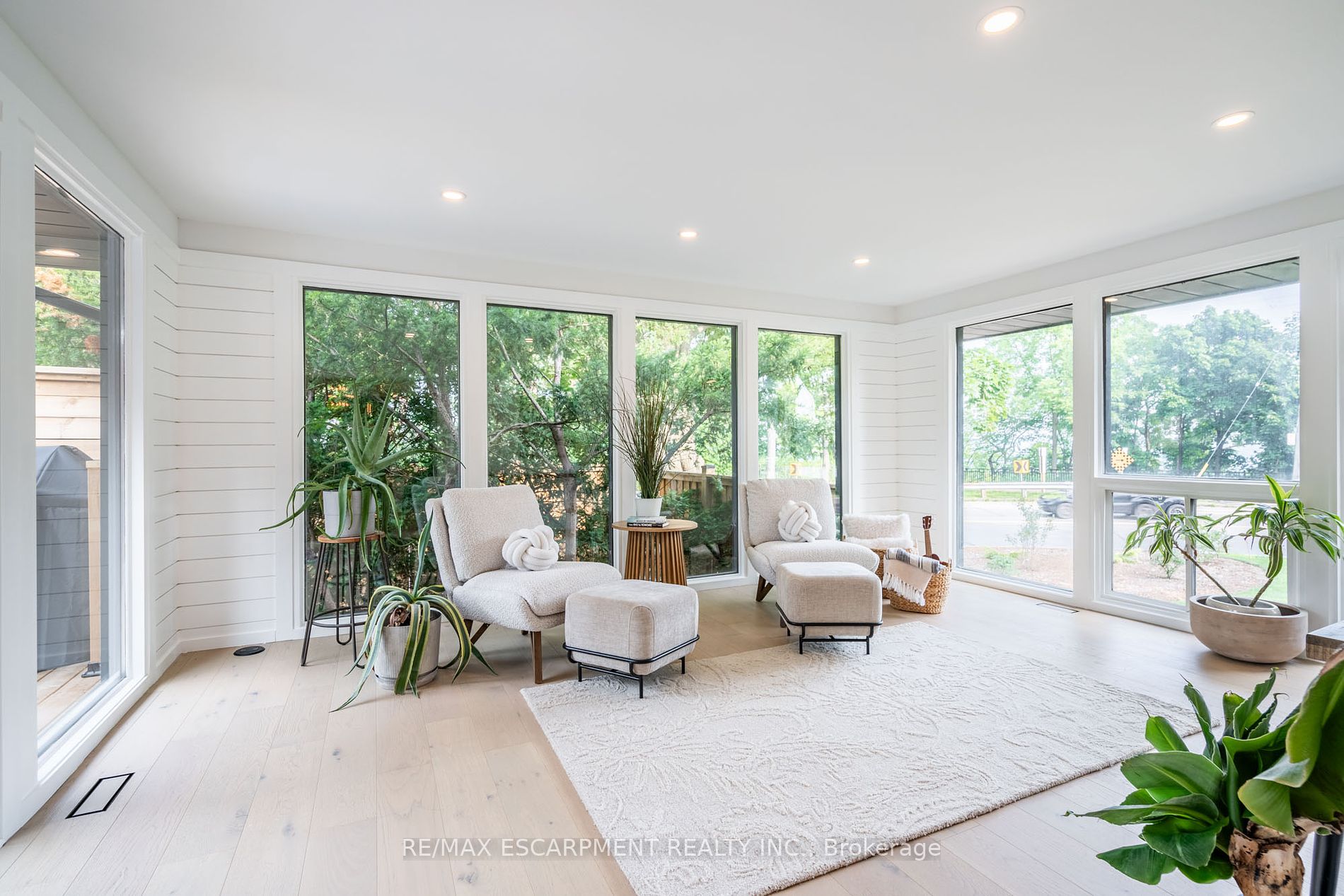 675 Scenic Dr