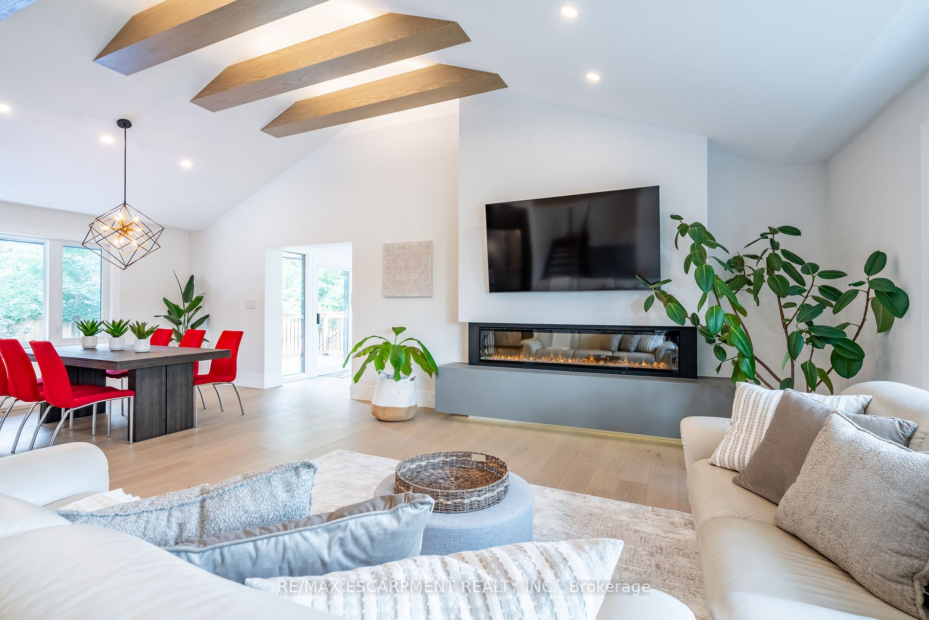 675 Scenic Dr