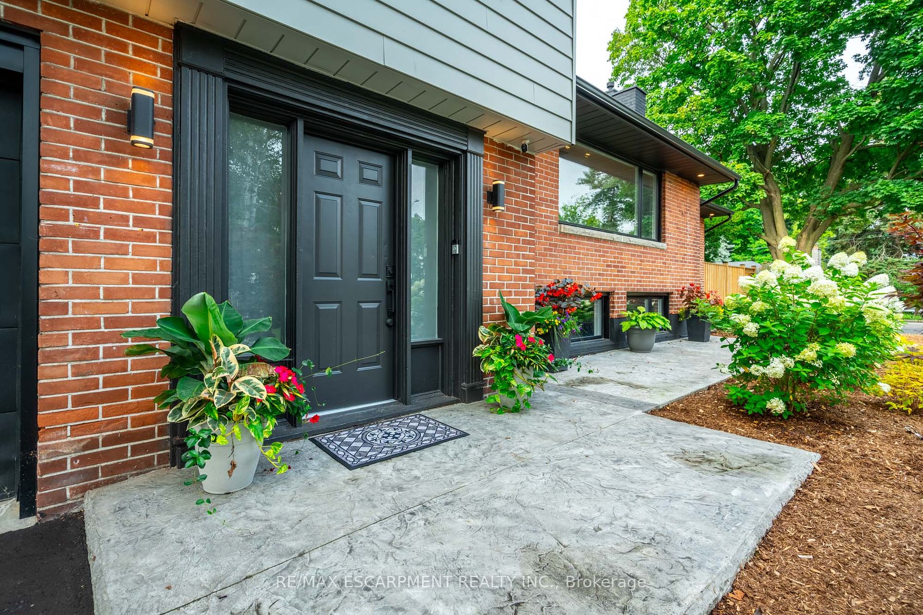 675 Scenic Dr