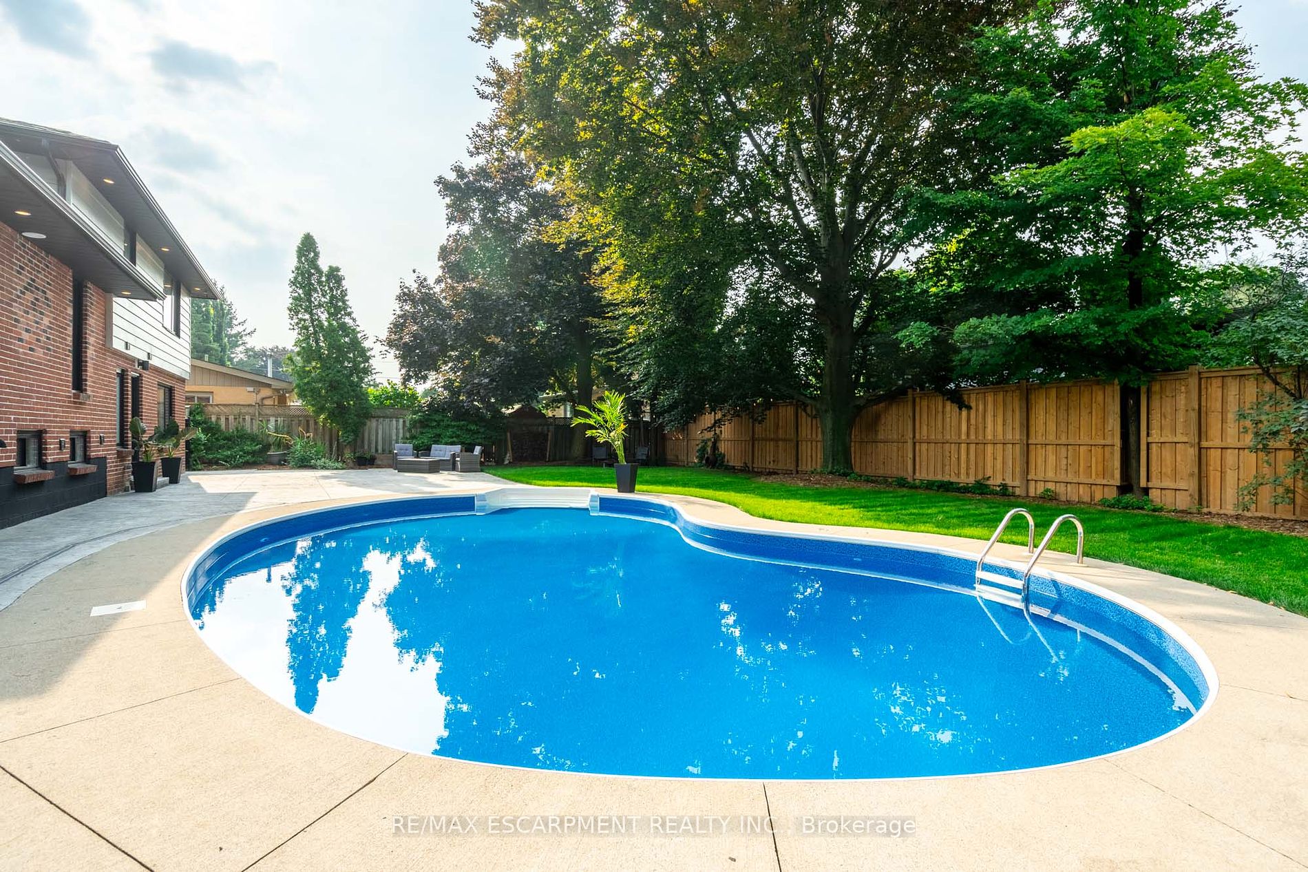 675 Scenic Dr