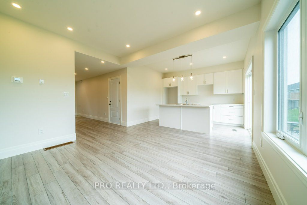 44 Campbell Cres